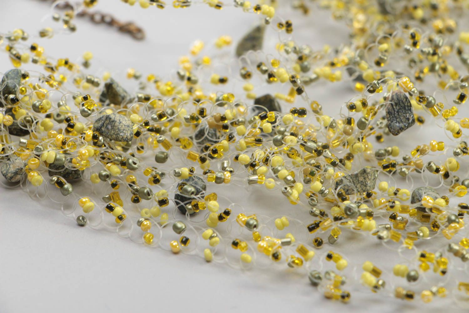 Handmade gelbes Glasperlen Collier mehrreihig mit Naturstein Serpentin für Damen foto 3