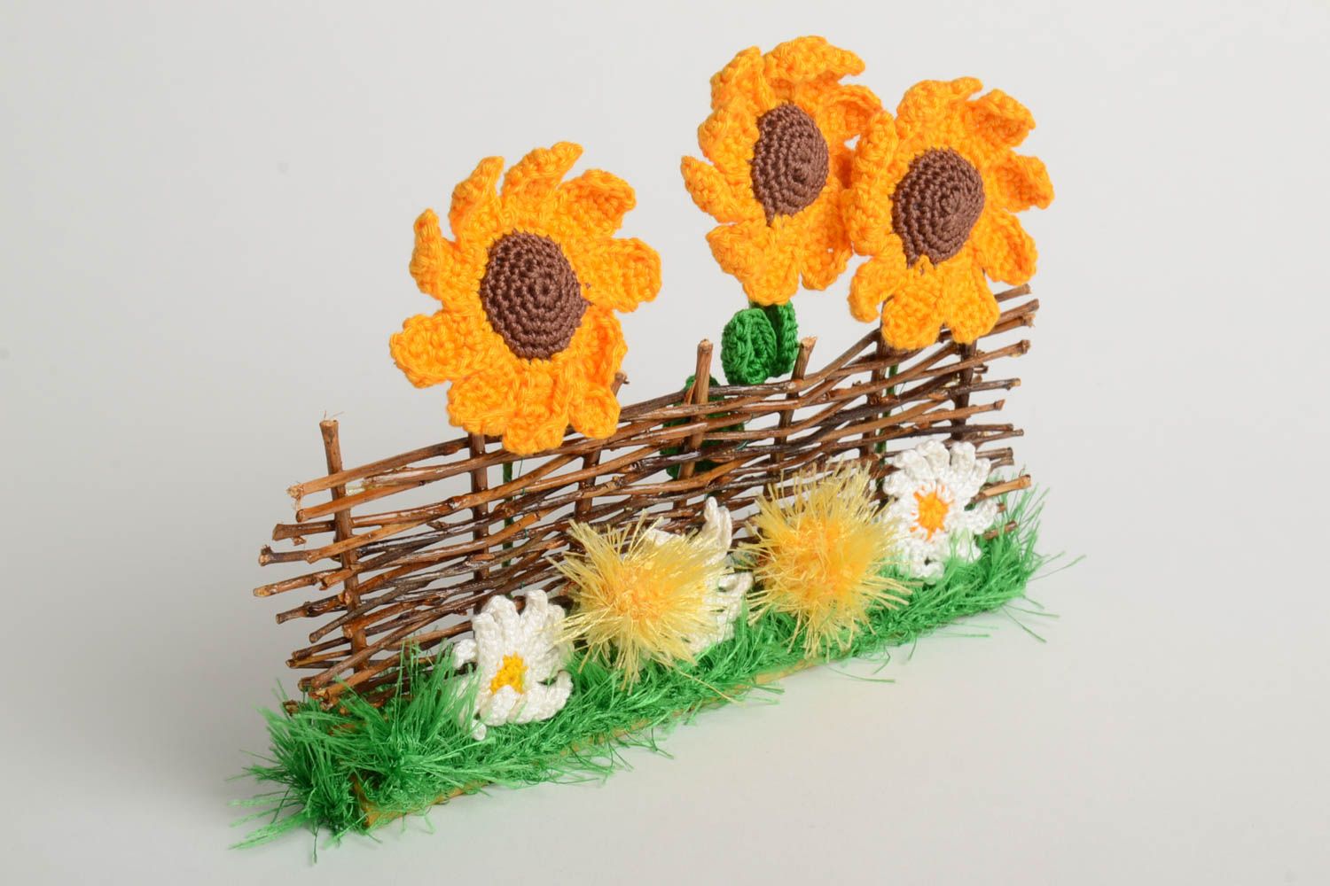 Игрушки ручной работы вязаные крючком цветы интерьерная игрушка забор подсолнухи фото 2