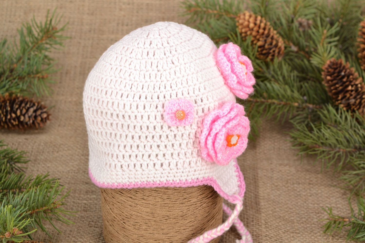 Вязаная шапка для девочки Белая с розовым фото 1