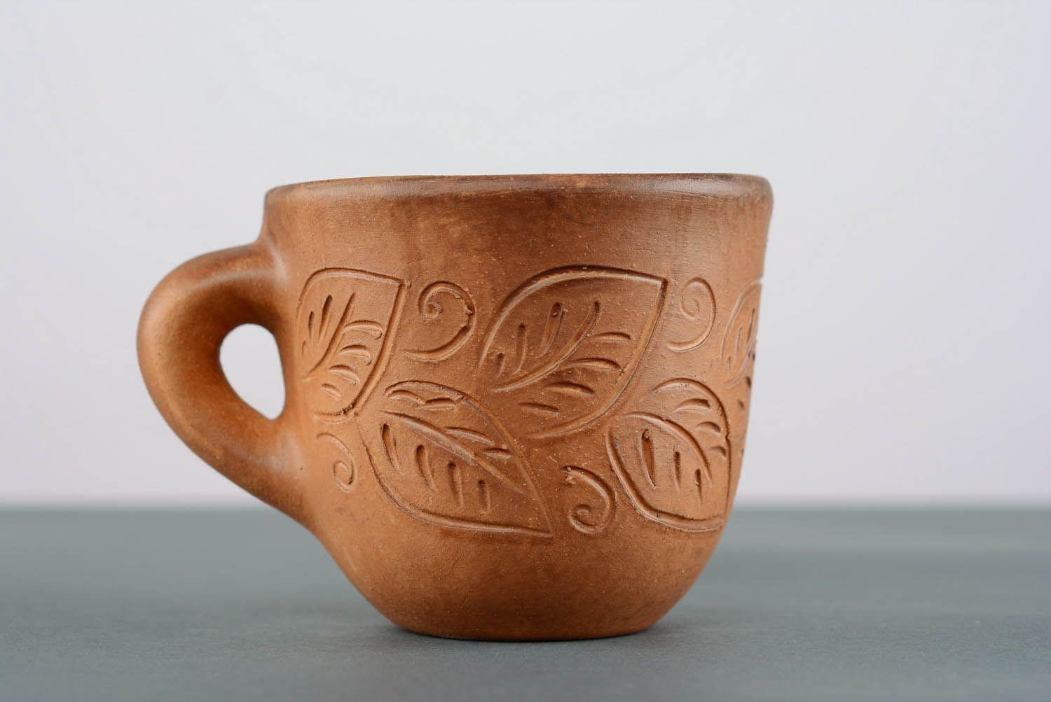 Clay light brown cup with handle and floral pattern photo 4