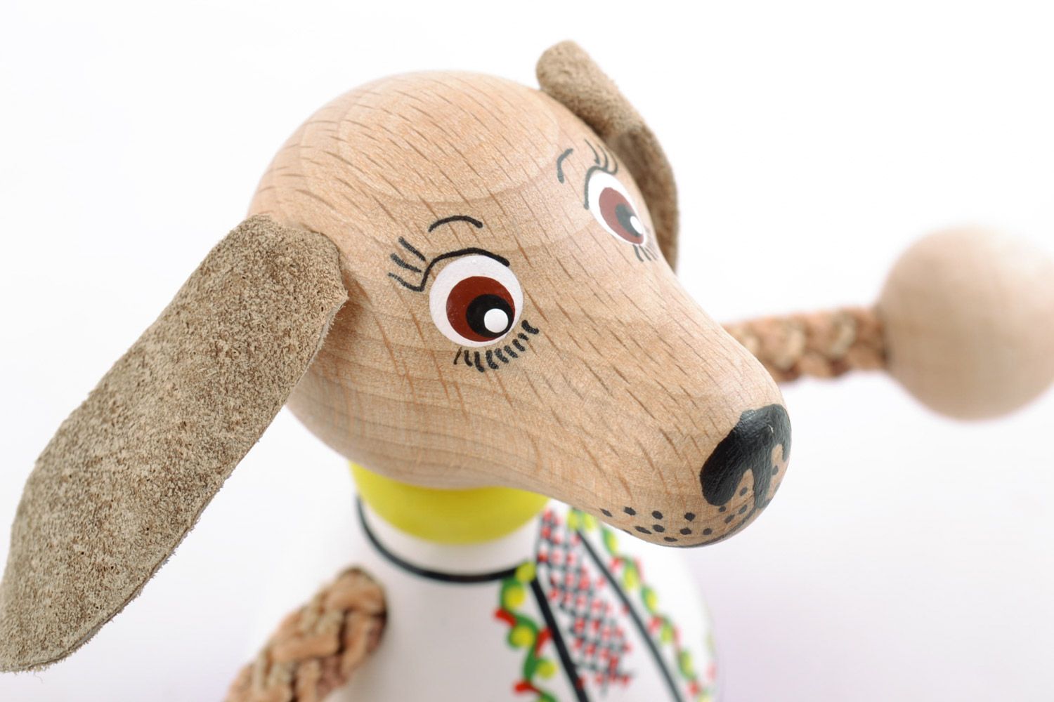 Оригинальная деревянная игрушка Собака ручной работы расписанная эко-красками фото 3