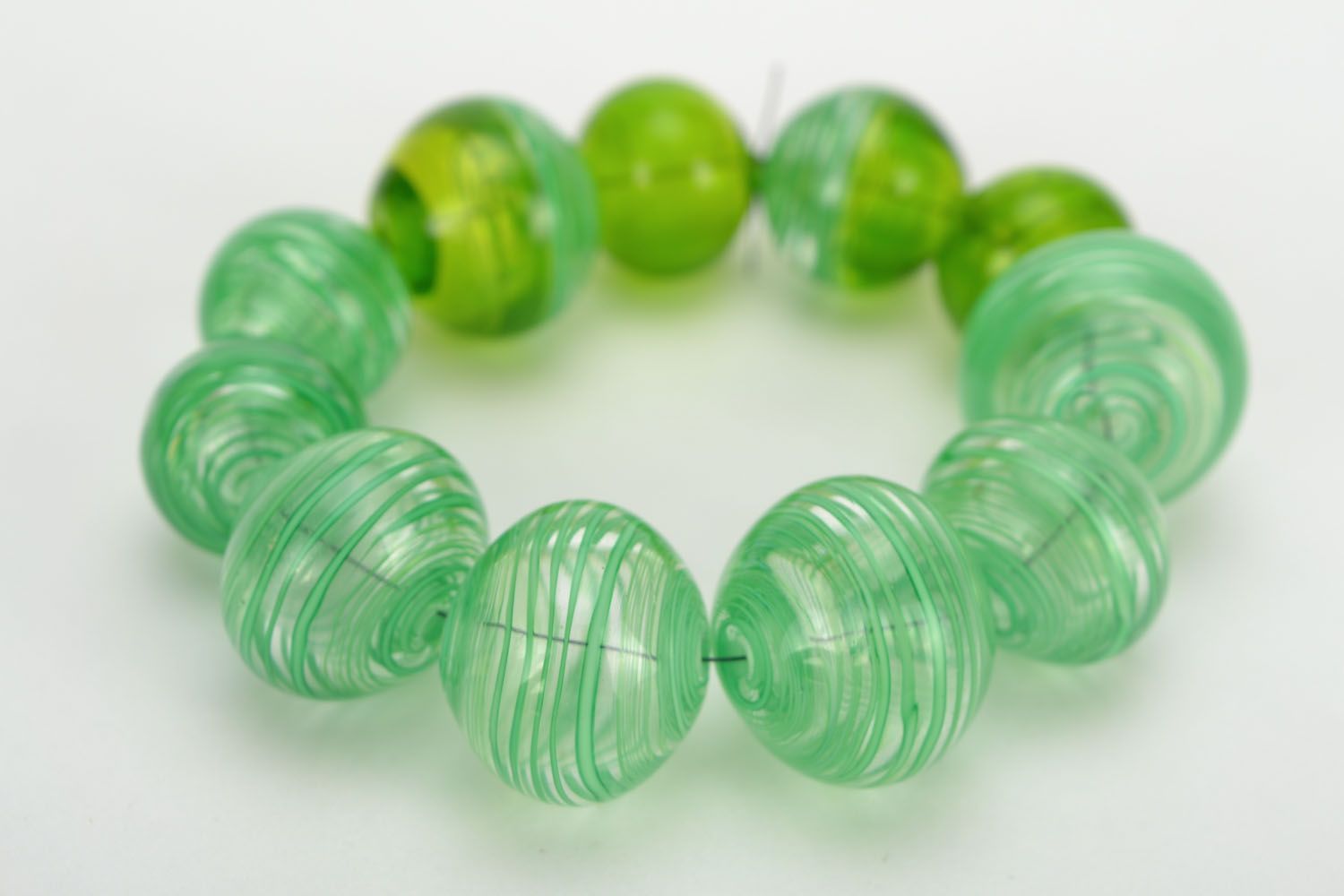 Perles vertes en verre au chalumeau faites main  photo 3