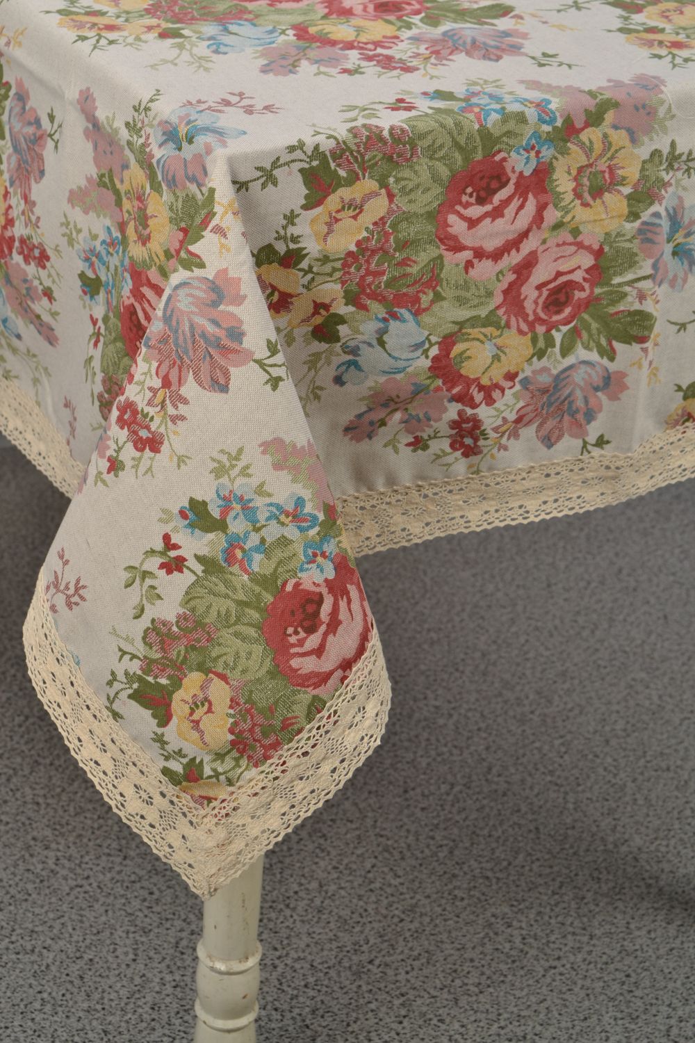 Handmade tablecloth made of cotton and polyamide with floral print and lace photo 4