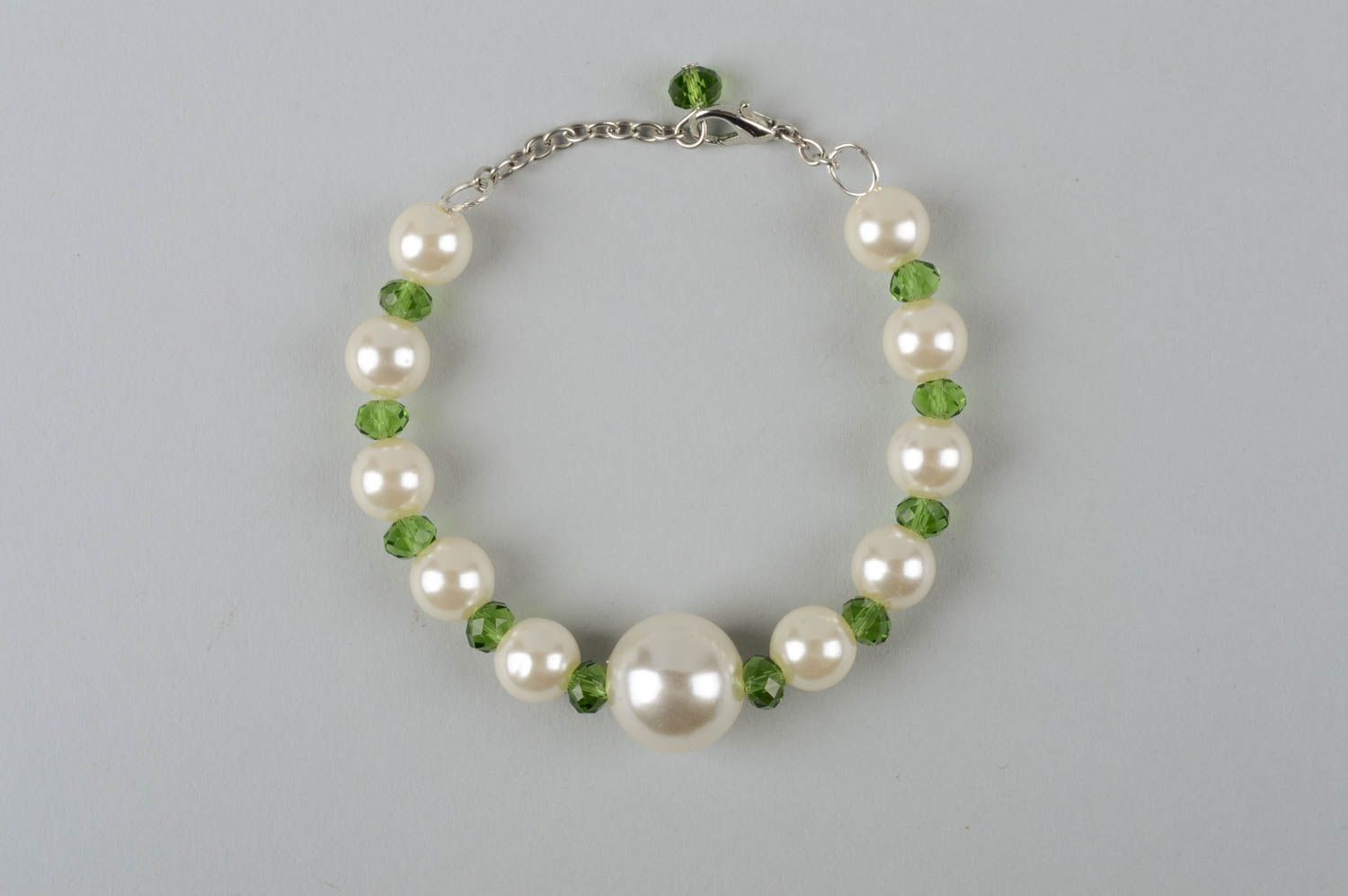 White and light green beads bracelet on-chain for girls photo 2