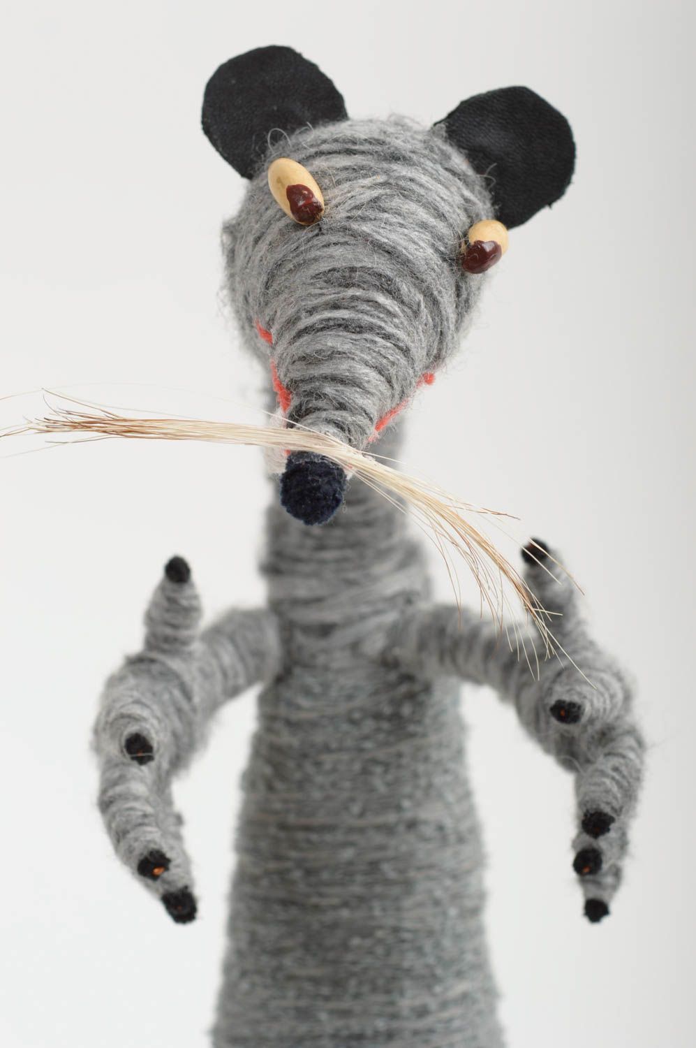 Игрушка крыса ручной работы игрушка животное авторская игрушка из ниток фото 3