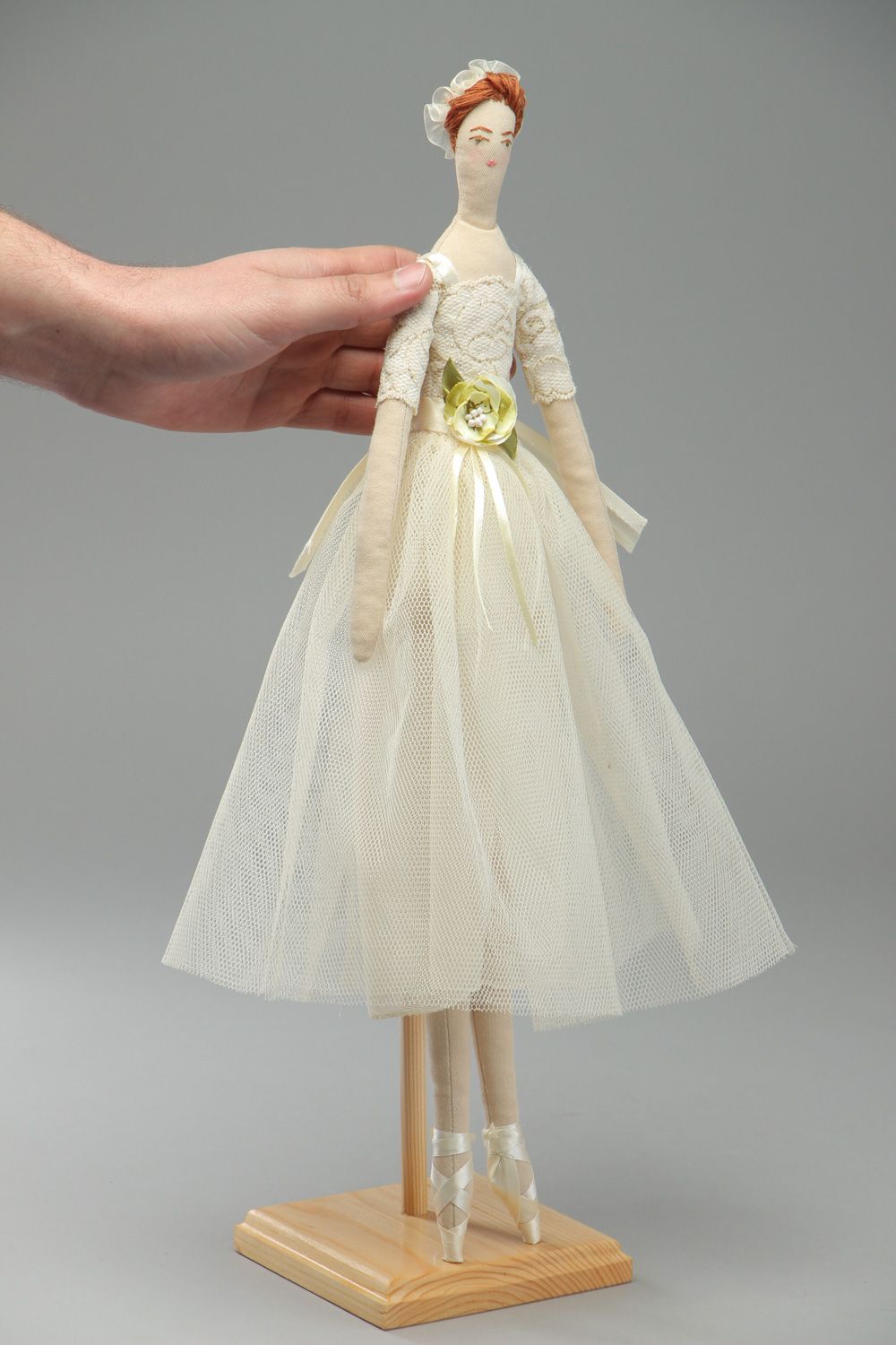 Grande poupée ballerine en tissu faite main décorative originale de collection photo 4