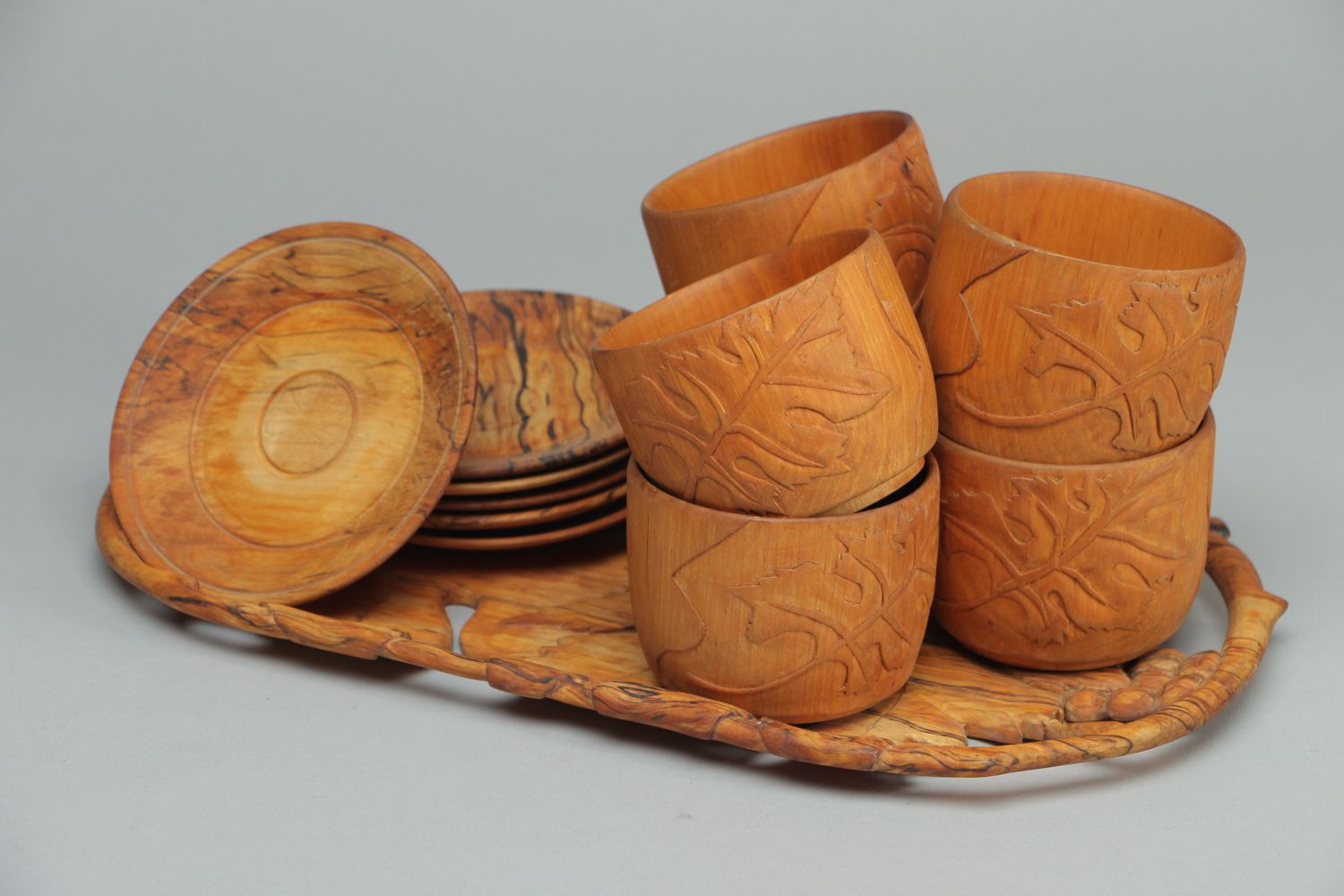 Деревянный набор посуды резной декоративный на подносе на 6 персон фото 1