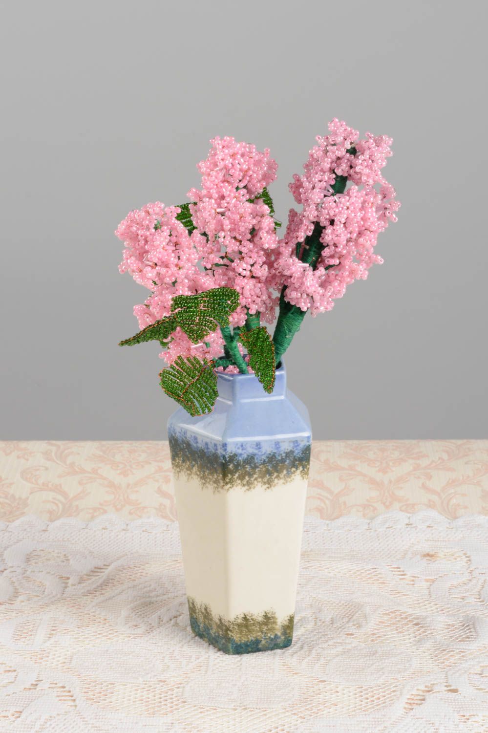 Ваза с цветами из бисера ручной работы красивый декор для дома Букет сирени фото 1