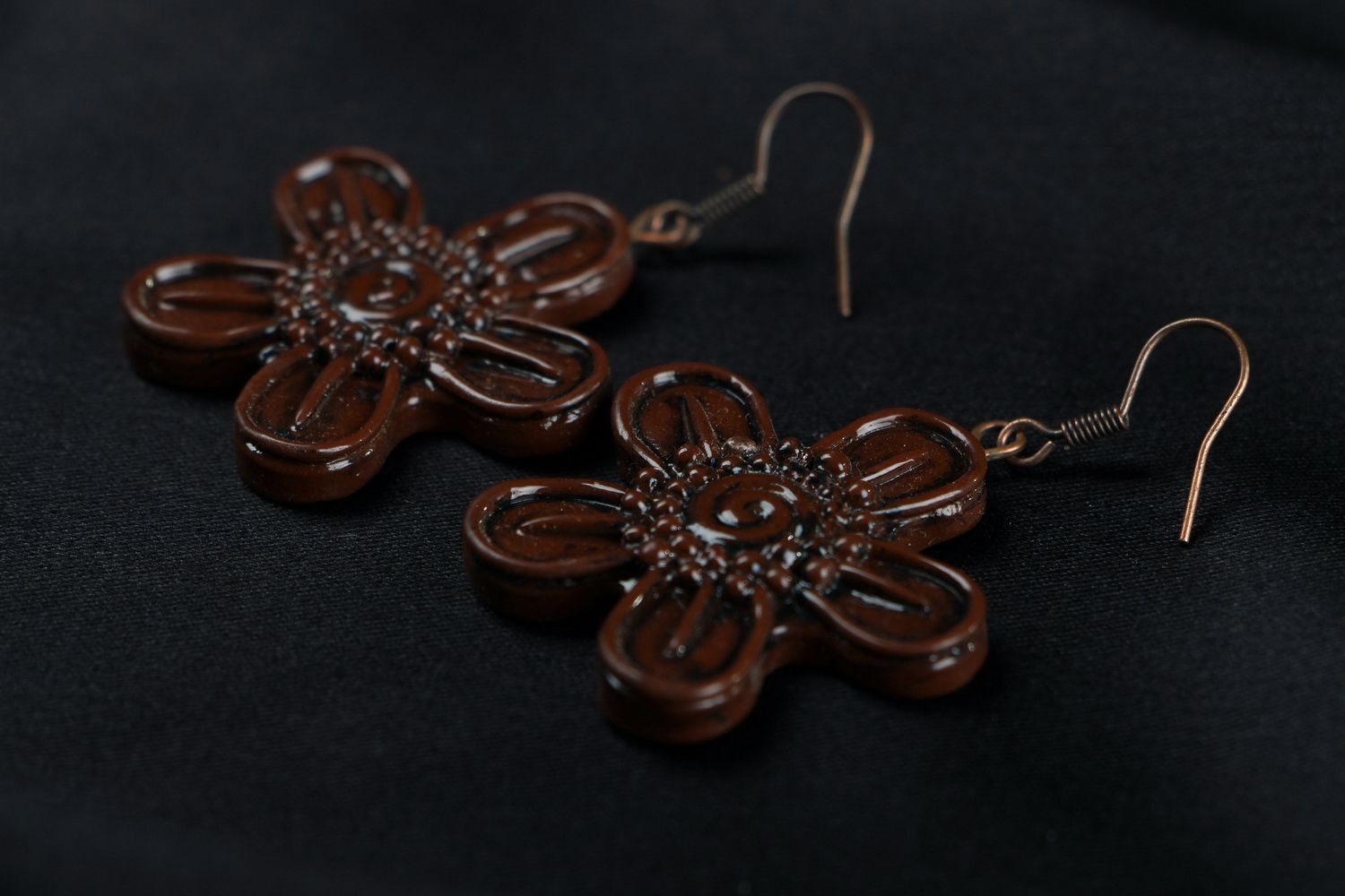 Boucles d'oreilles artisanales en forme des fleurs photo 2
