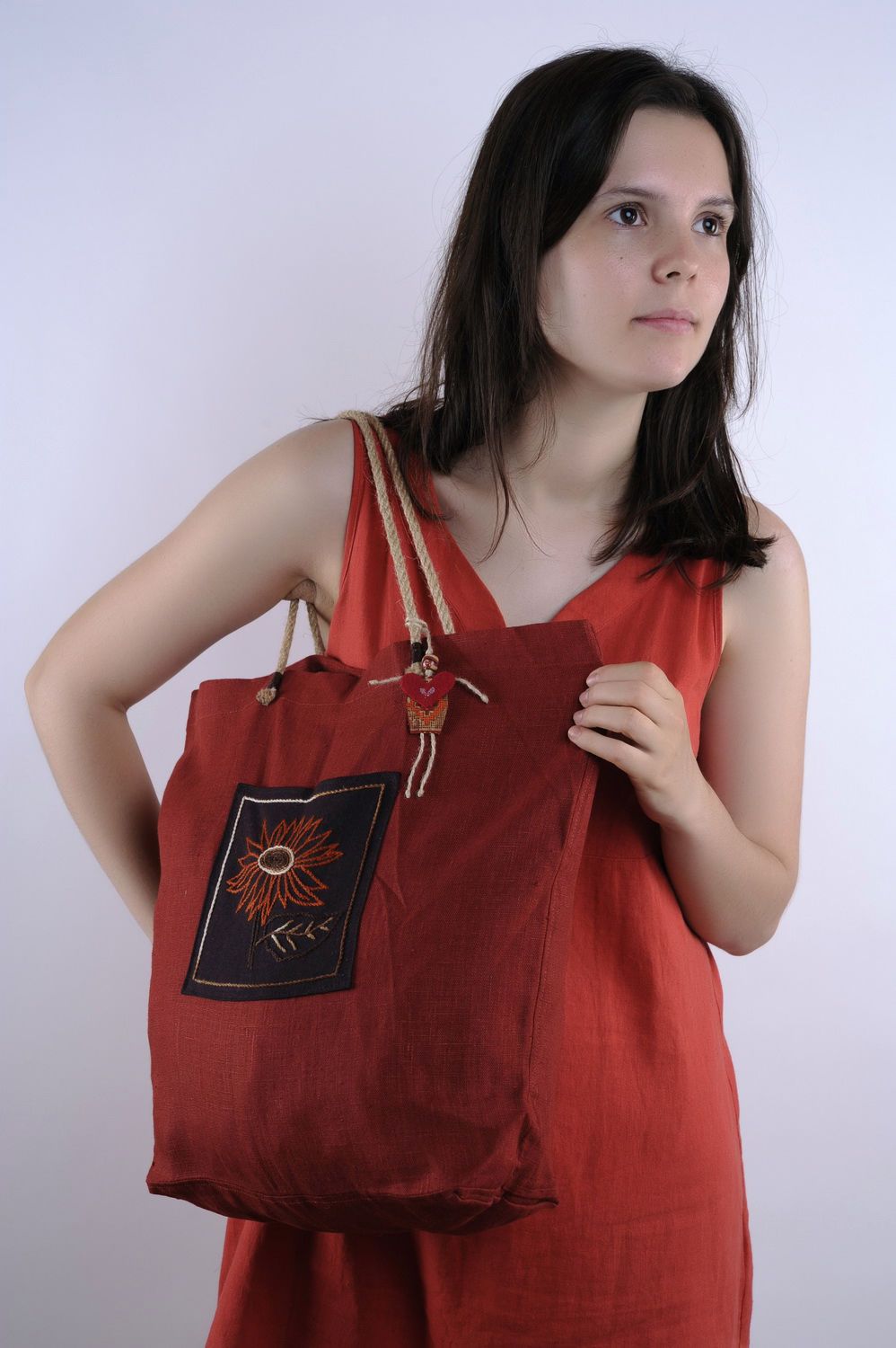 Red linen bag photo 2