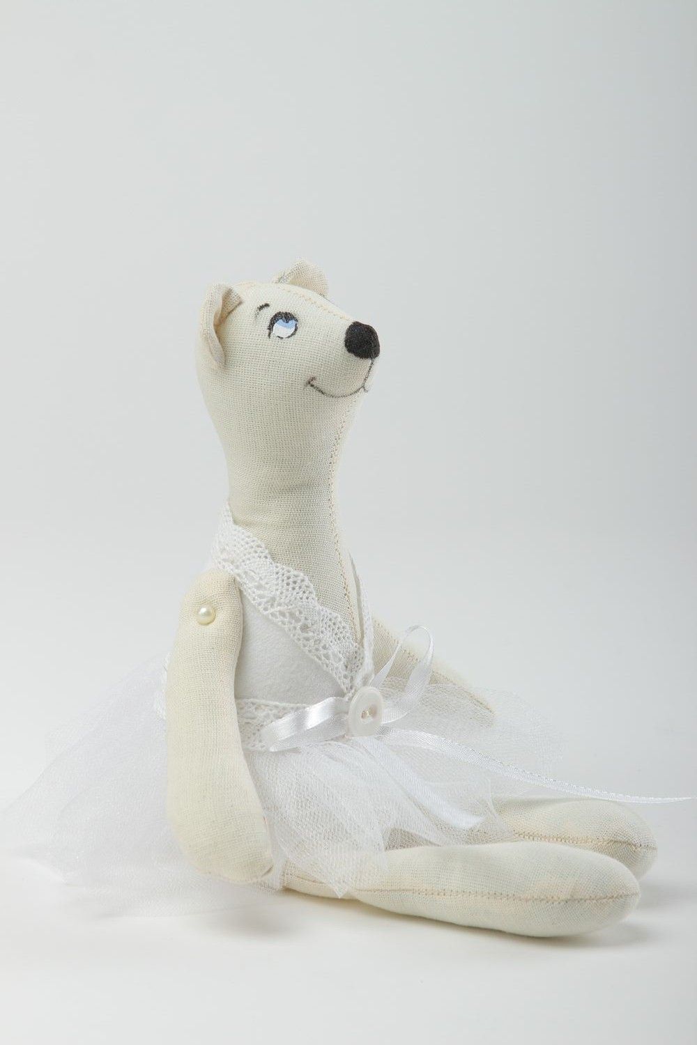 Juguete artesanal regalo para niño peluche original Osita con vestido blanco foto 4