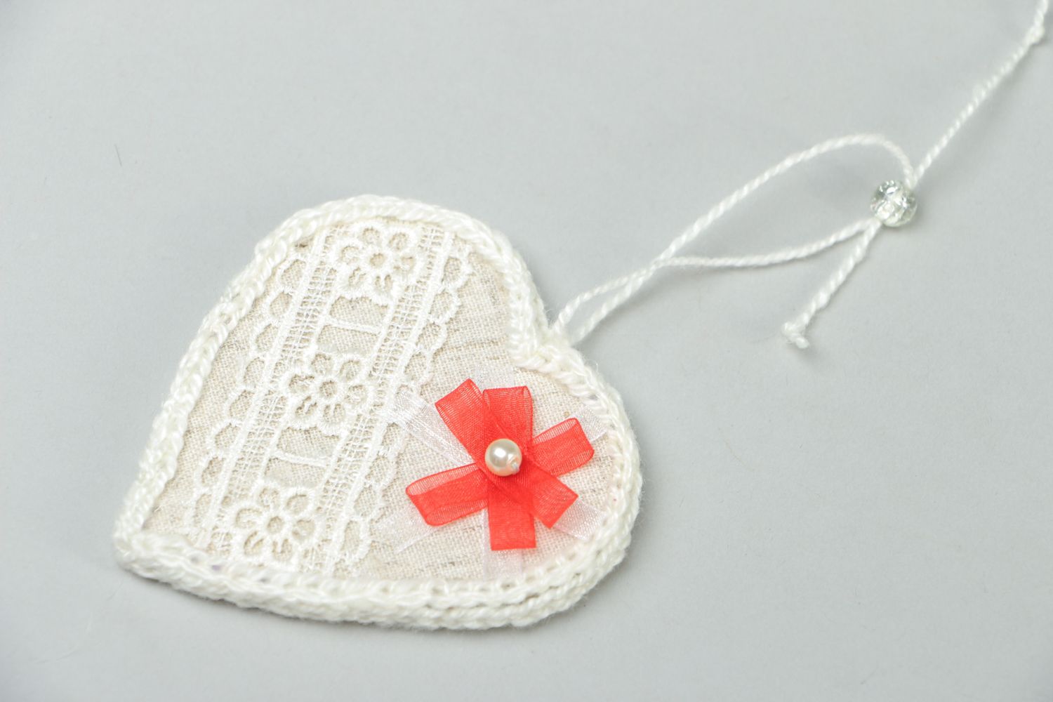 Suspension décorative Coeur en tissu blanc avec noeud photo 1