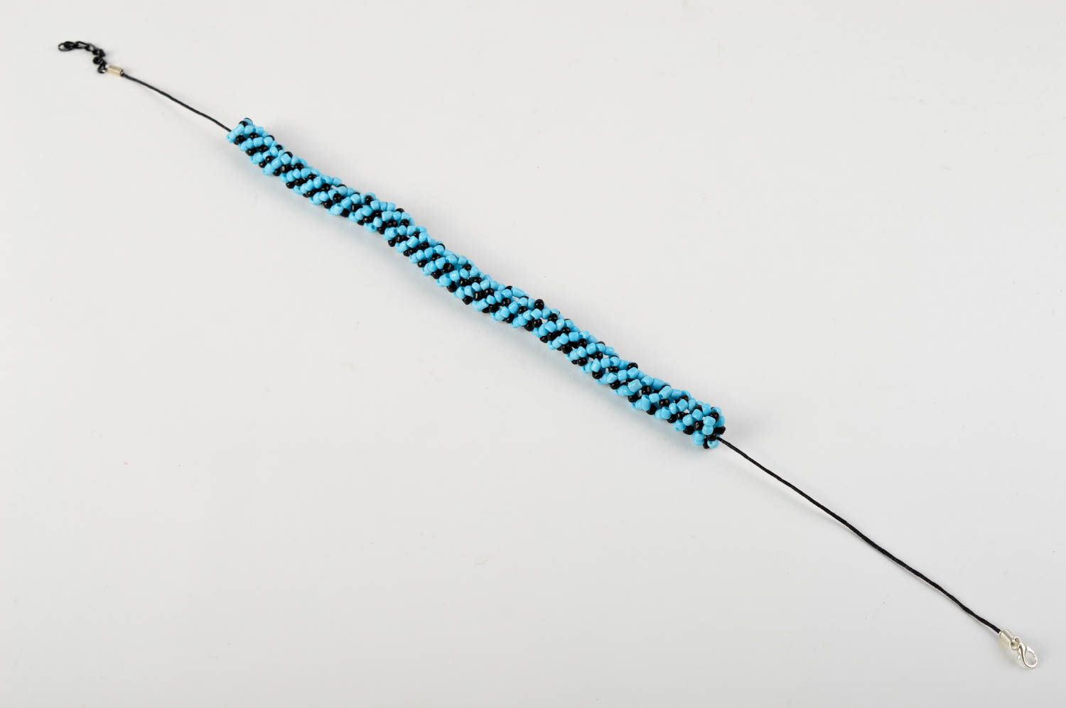 Колье жгут ручной работы украшение на шею бисерное колье голубое с черным фото 3