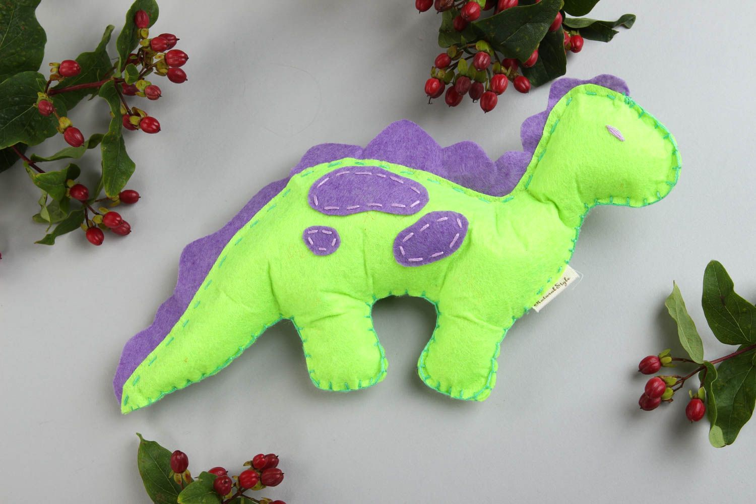 Handmade kleines Spielzeug Geschenk Idee Kuscheltier Dino Filz Tier grün foto 1