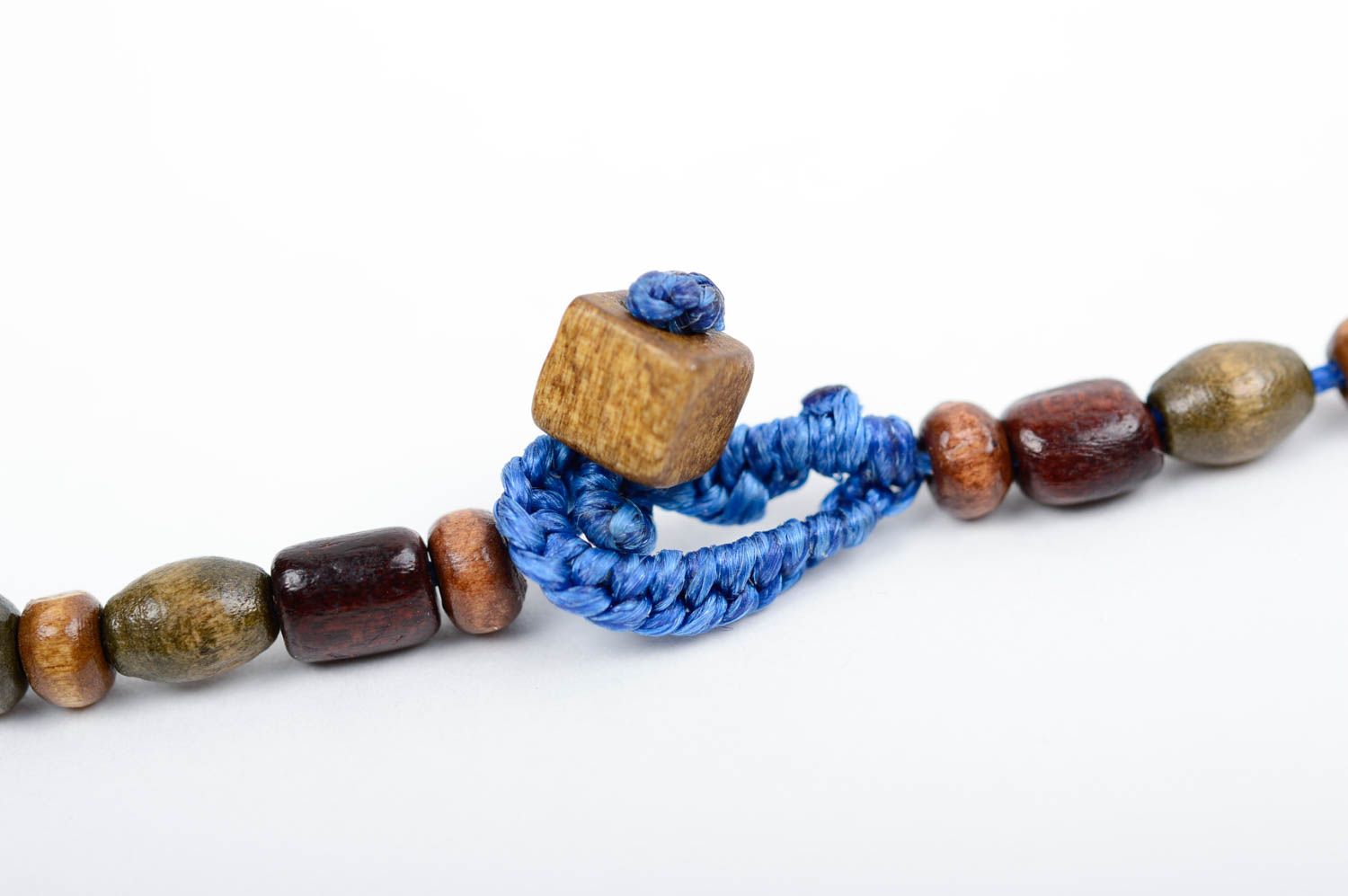 Collier bleu Bijou fait main en perles céramiques et en bois Cadeau femme photo 3