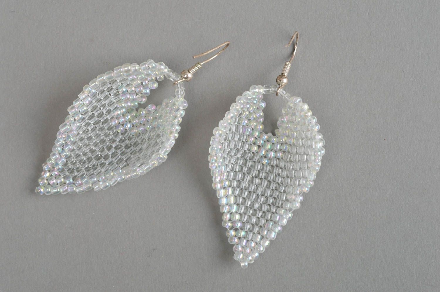 Boucles d'oreilles feuilles faites main en perles de rocaille blanches bijou photo 2