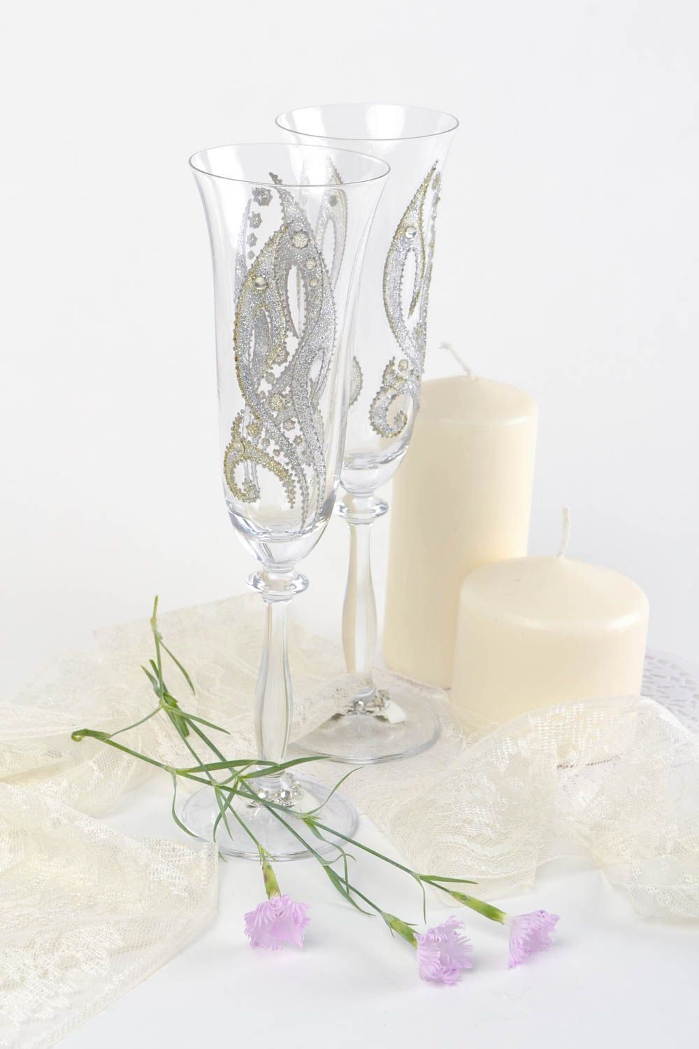 Handmade designer decorative wedding champagne glasses with acrylic painting photo 1