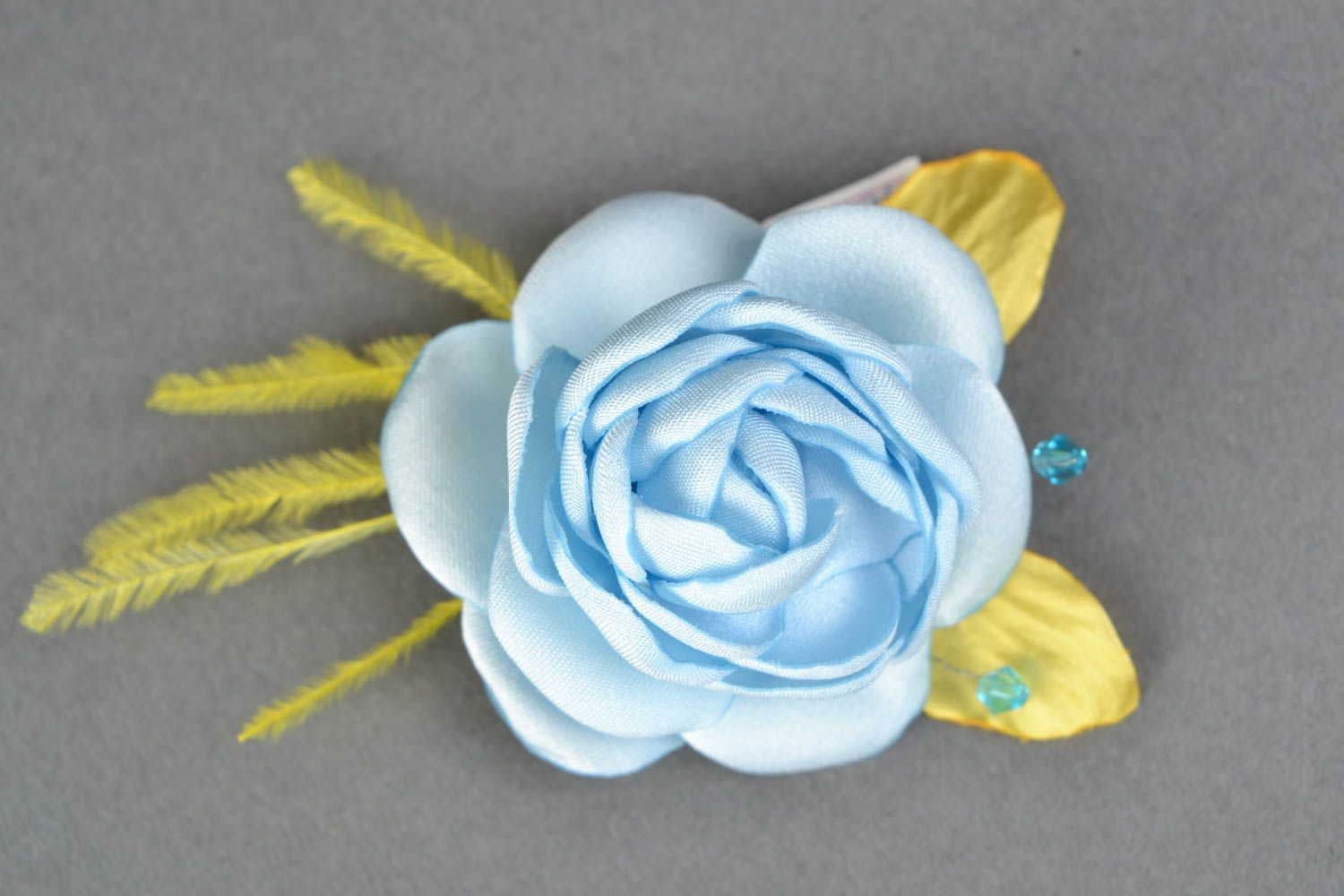 Дизайнерская заколка для волос из атласа и шифона Голубая роза фото 1
