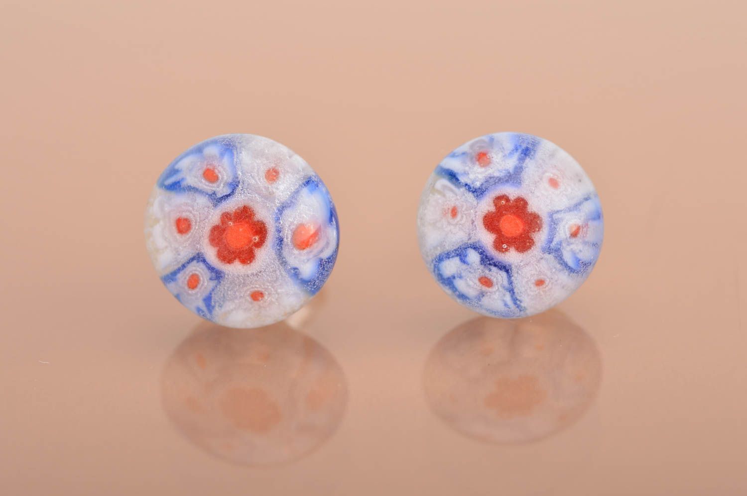Handmade Millefiori Ohrringe aus Glas mit Blumen in Weiß Blau und Rot für Damen foto 2