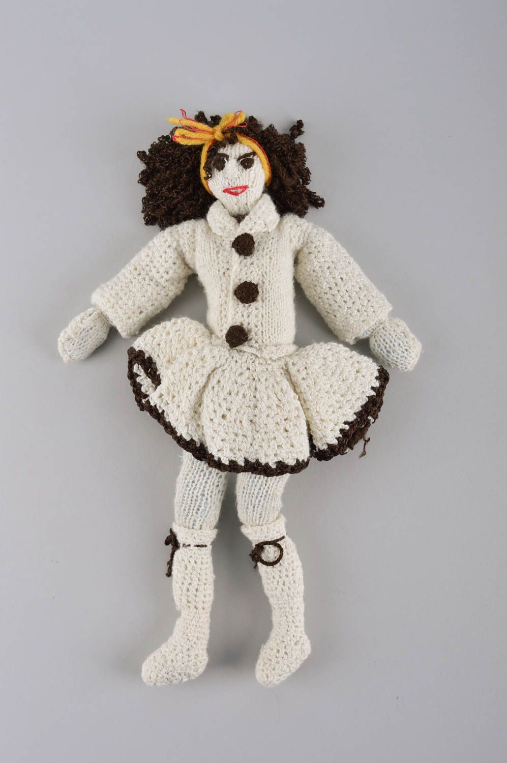 Poupée tricotée au crochet Jouet fait main blanc original Cadeau pour femme photo 2