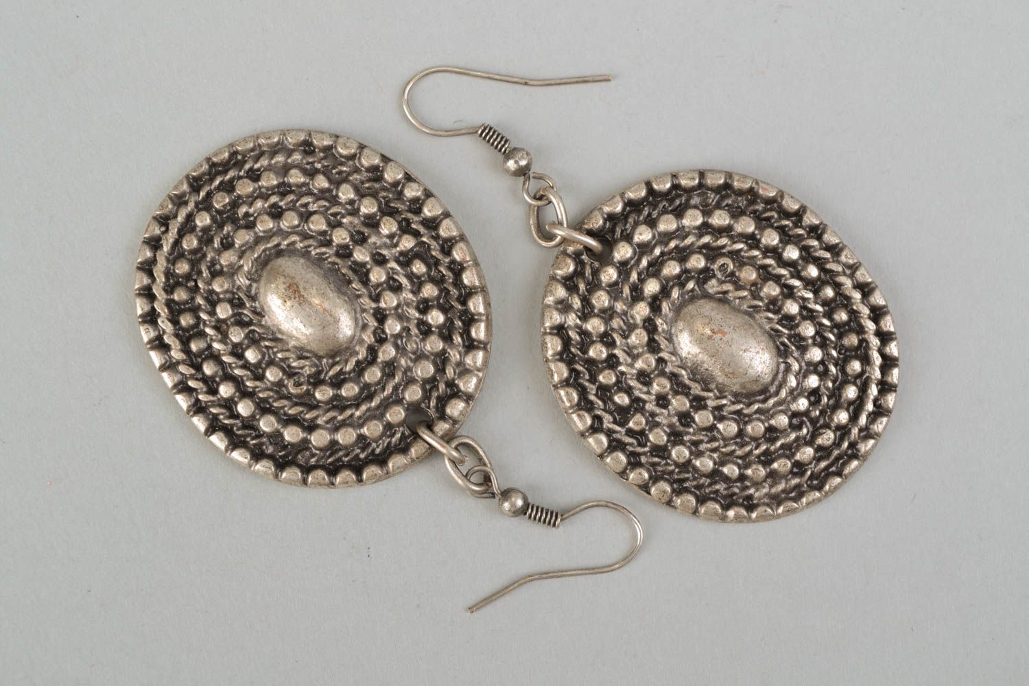Boucles d'oreilles en métal rondes faites main style ethnique pour femme photo 3