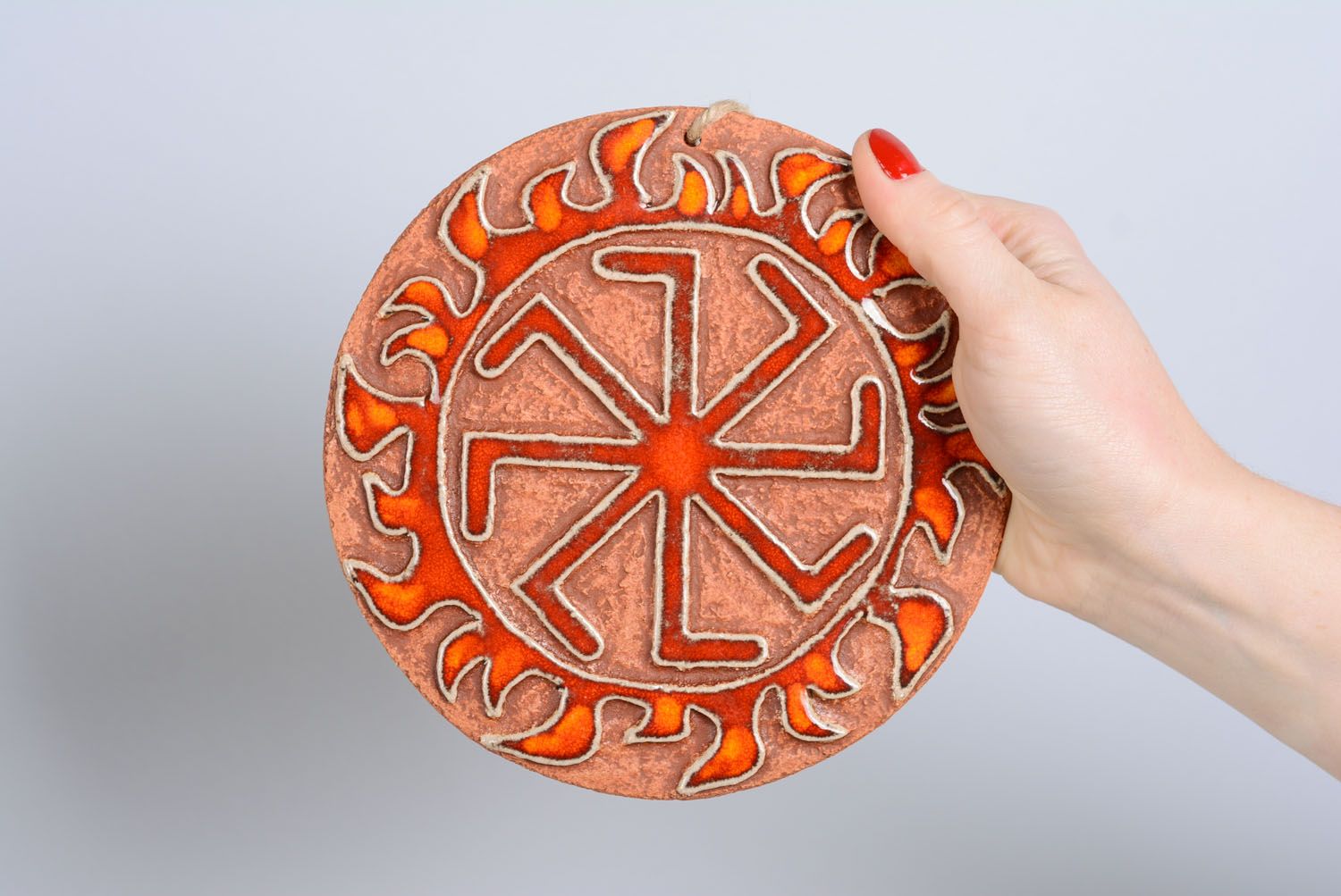 Handmade Keramik Wandteller Amulett Ladinez foto 3