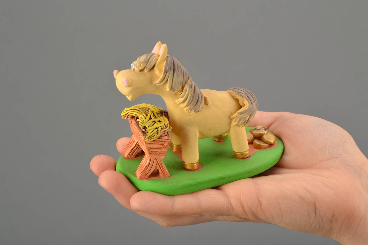 Statuetta cavallo in argilla fatta a mano figurina decorativa in ceramica  foto 2