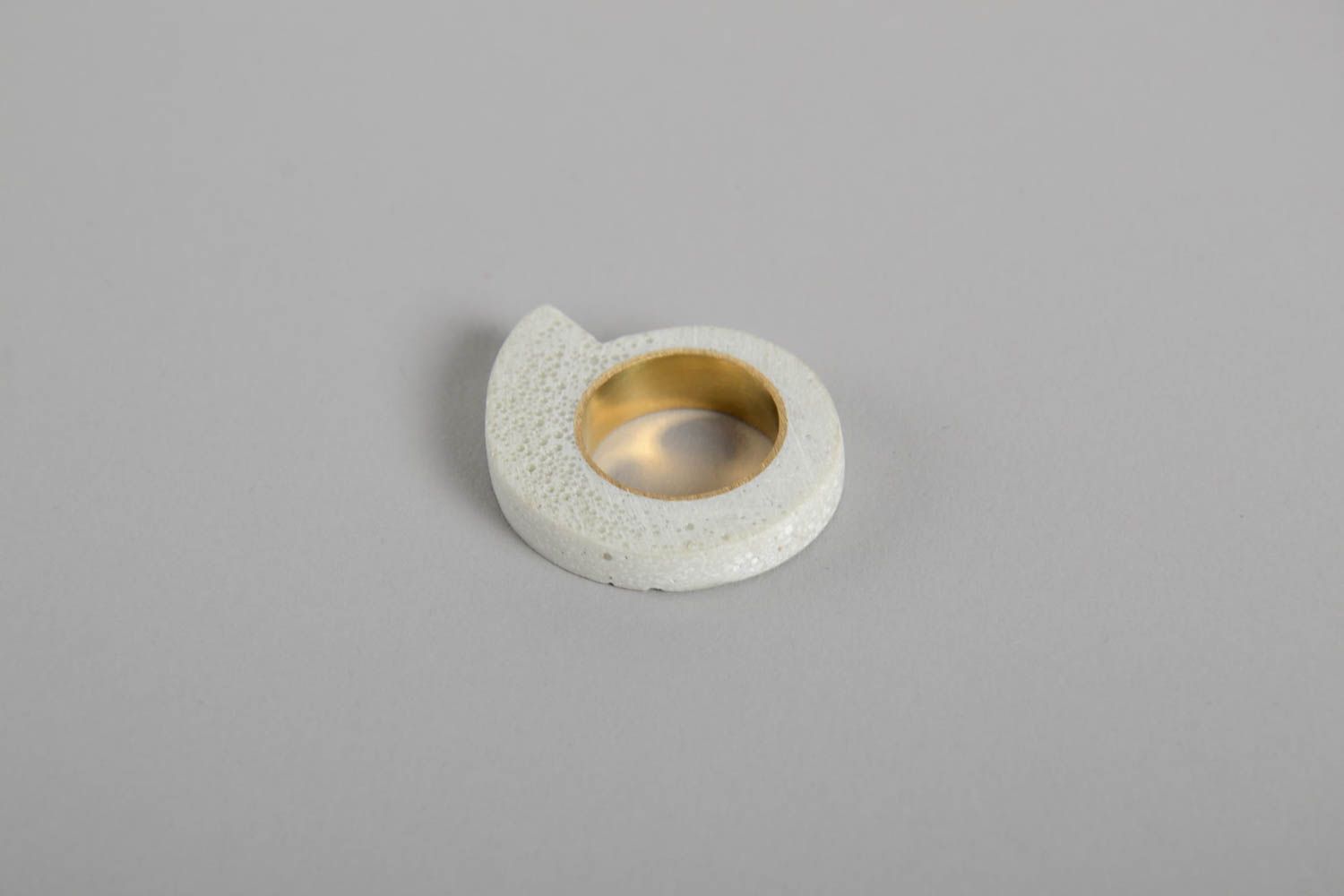 Кольцо ручной работы снежно белое кольцо из латуни женское кольцо перстень фото 5