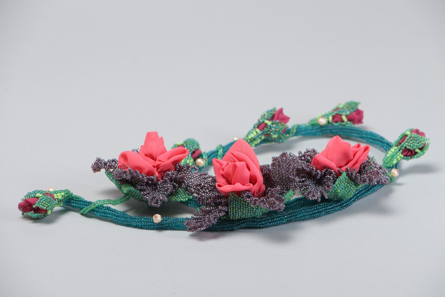 Collar de abalorios con flores voluminosas de chifón y perlas del río artesanal foto 3
