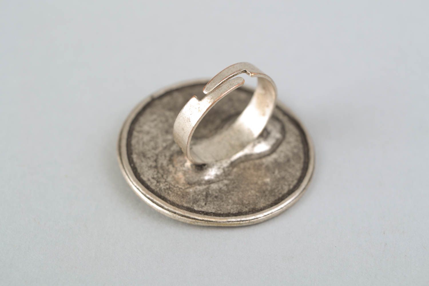 Massiver Ring aus Metall Pokal foto 4