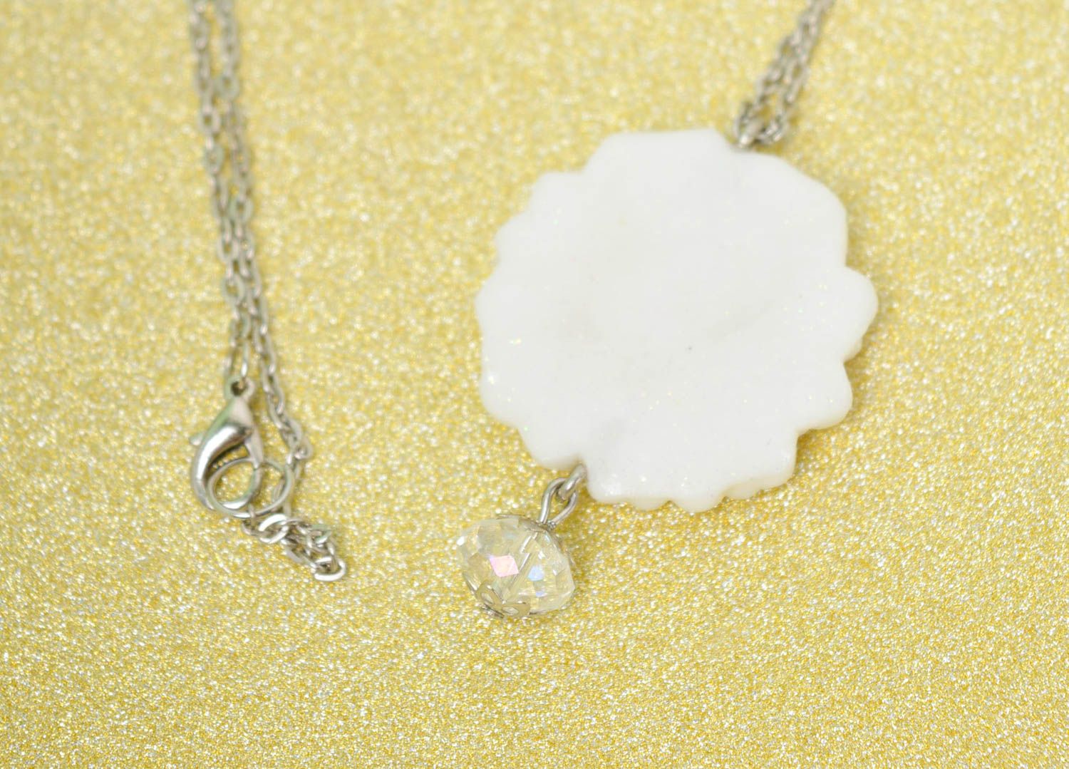 White handmade plastic pendant flower pendant necklace accessories for girls photo 4
