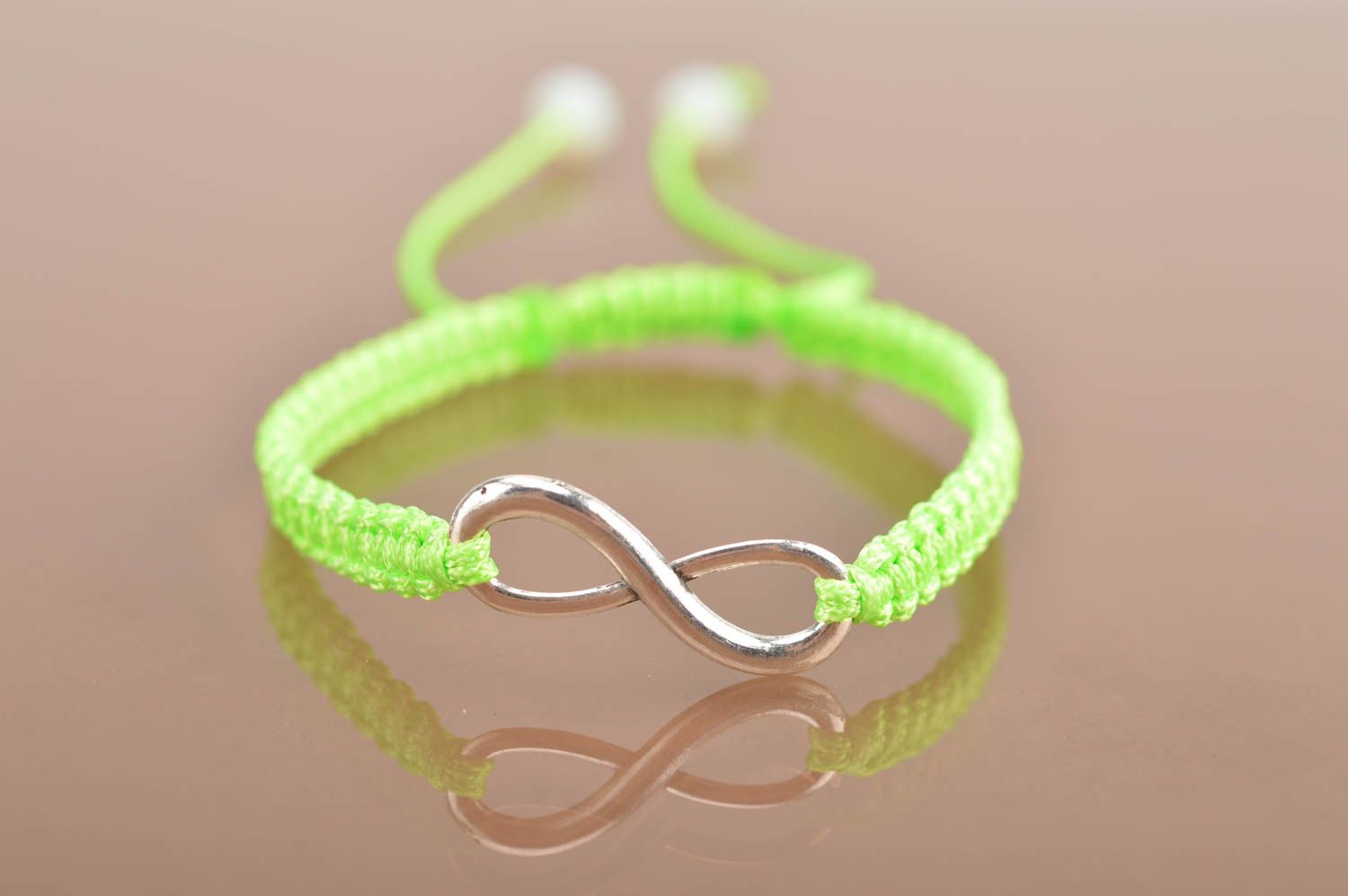 Bracelet textile vert clair fil de soie avec symbole de l'infini fait main photo 2