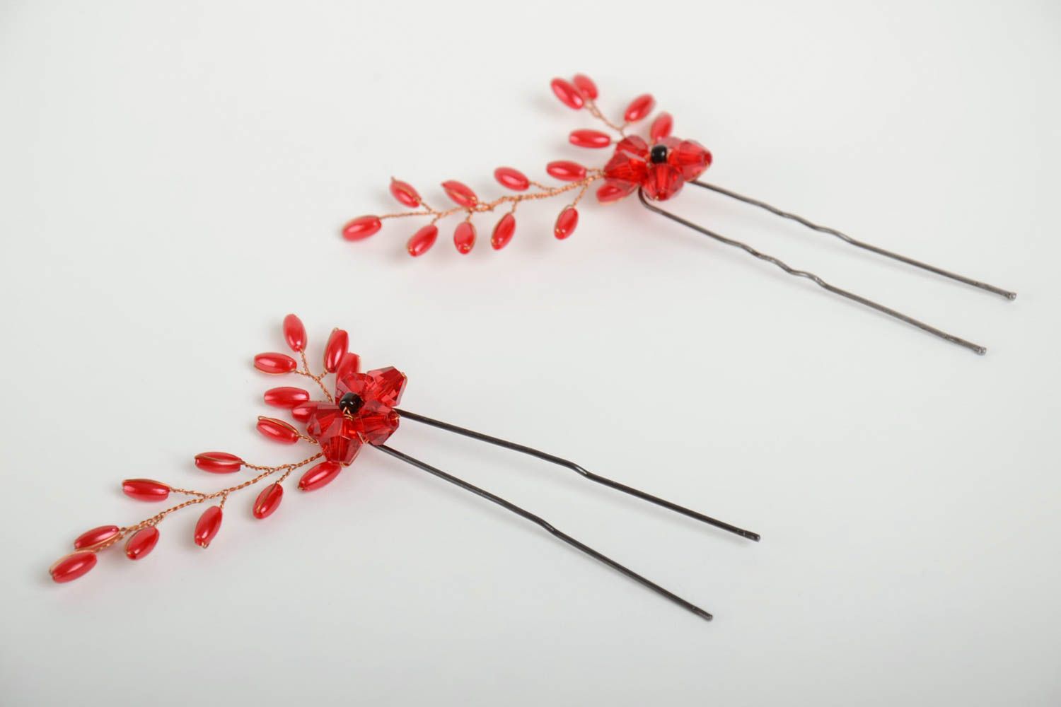 Juego de 2 horquillas metálicas para el pelo con flores rojas artesanales foto 3