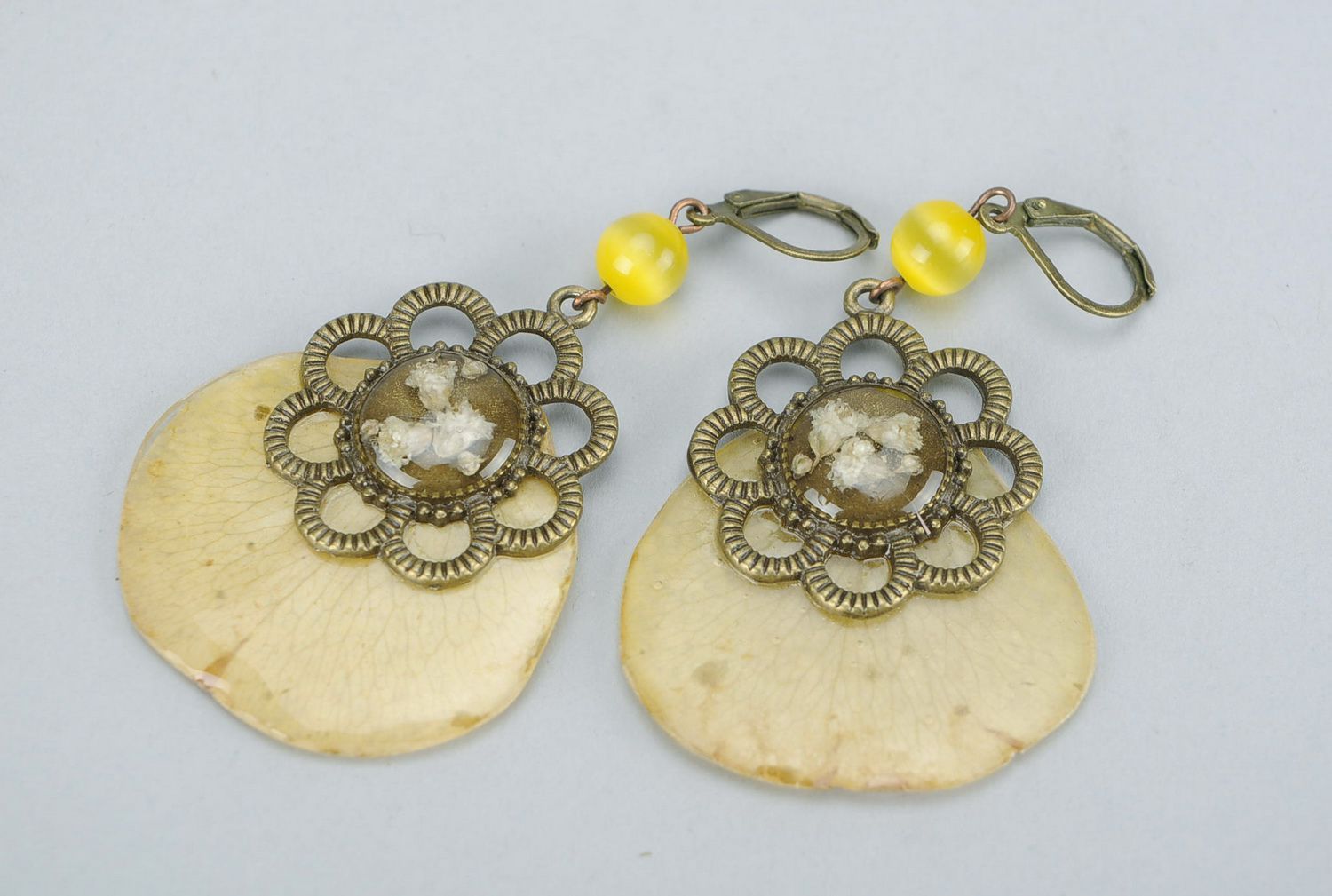 Earrings with rose petals and gypsophila photo 4