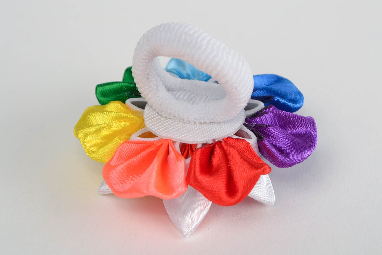 Haar Gummi Blume Kanzashi Technik für Kinder schön handgeschaffen künstlerisch  foto 5