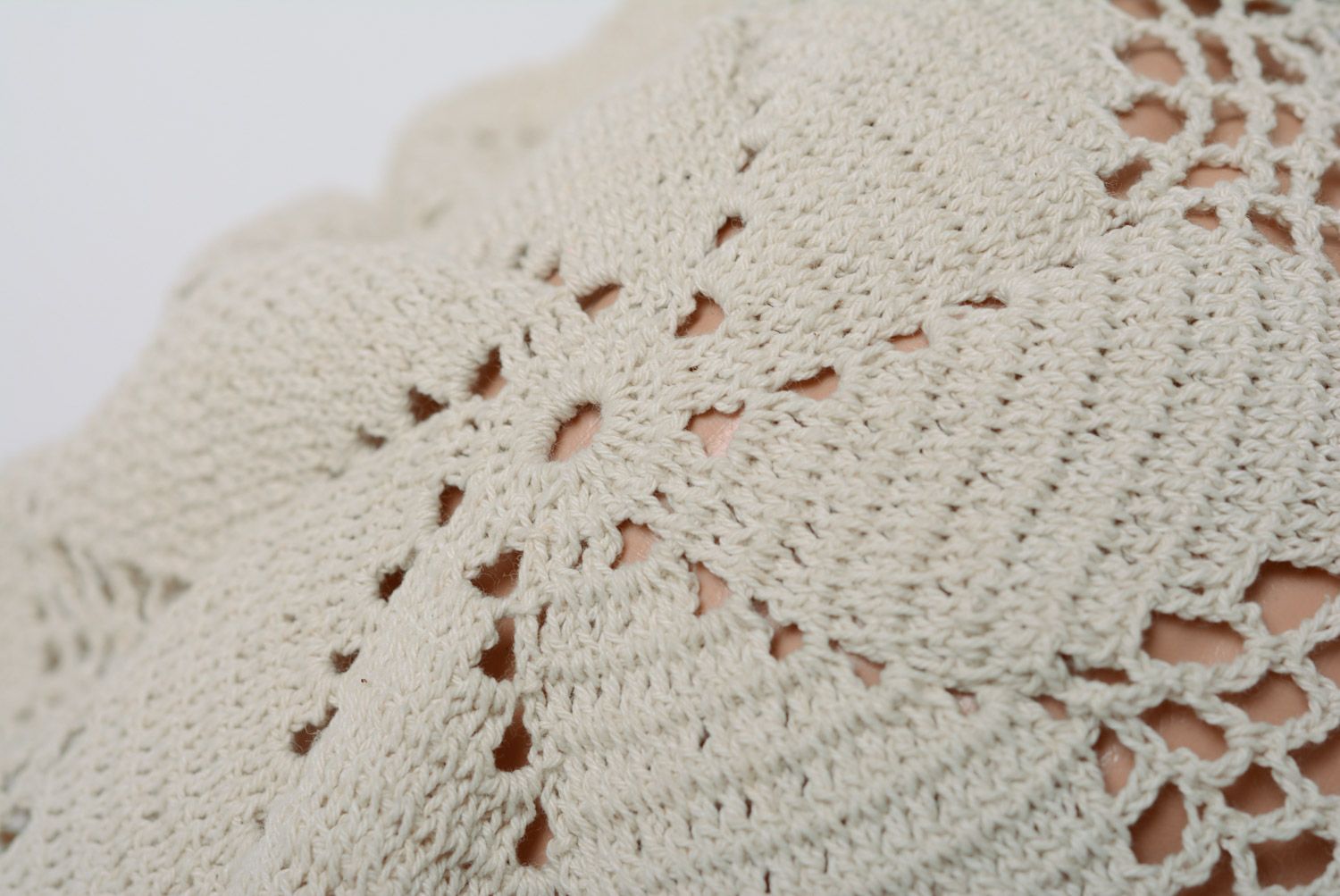 Béret tricoté à la main au crochet ajouré en coton blanc léger pour femme photo 2