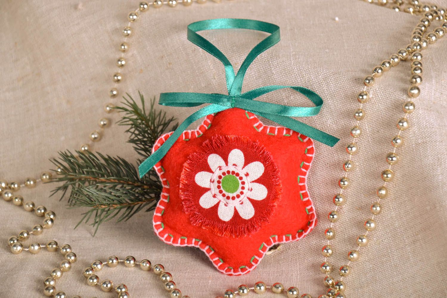 Decoração para árvore de Natal de algodão decorado com fita e bordado à mão foto 1