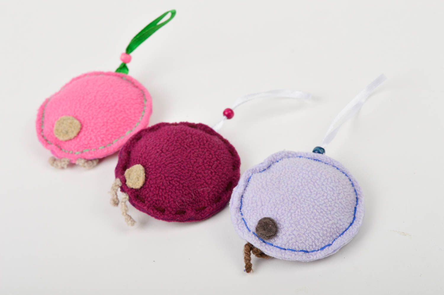 Брелки для ключей подарки ручной работы брелки-игрушки три овечки разноцветные фото 5