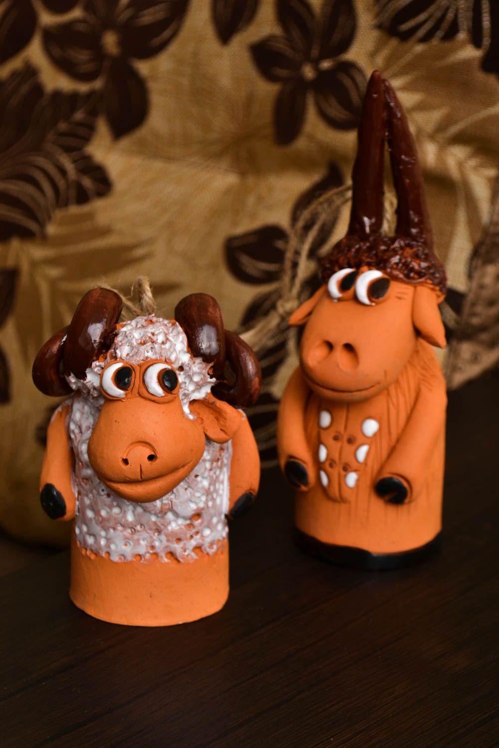 Колокольчики из глины керамика ручной работы фигурки колокольчики коза и баран фото 1