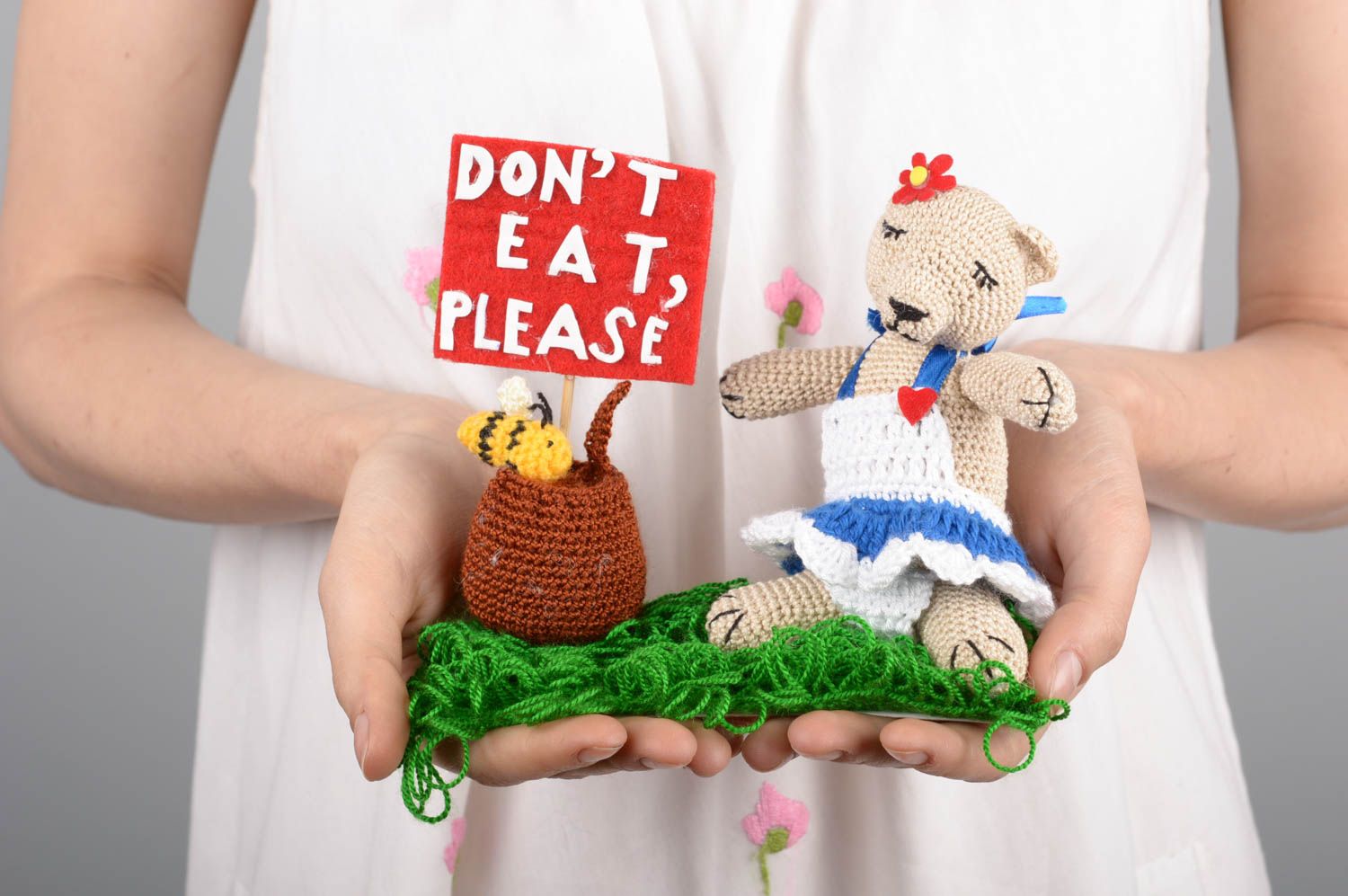 Peluche ourse avec du miel faite main Jouet tricot au crochet Cadeau pour enfant photo 5