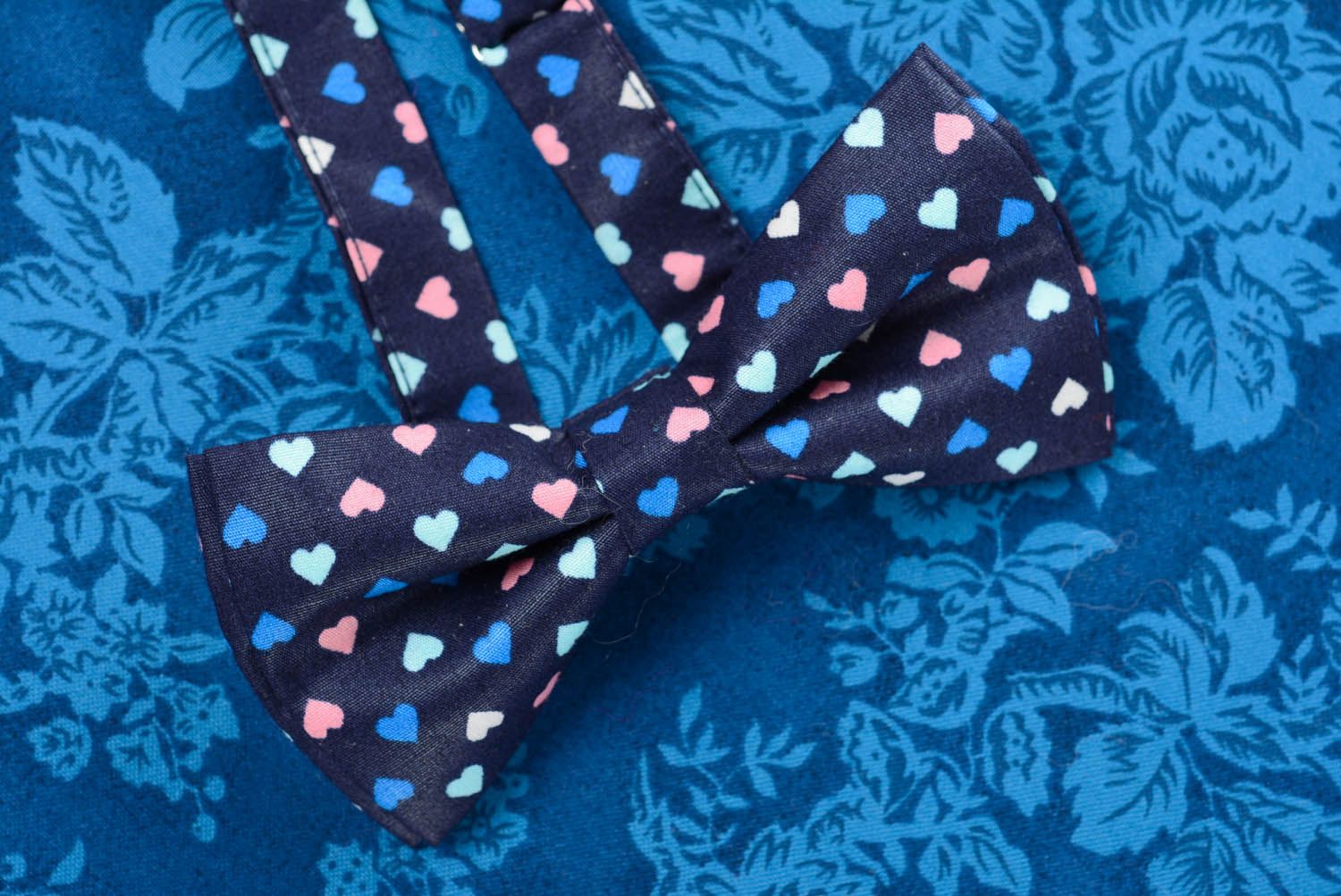 Bow tie with hearts photo 3