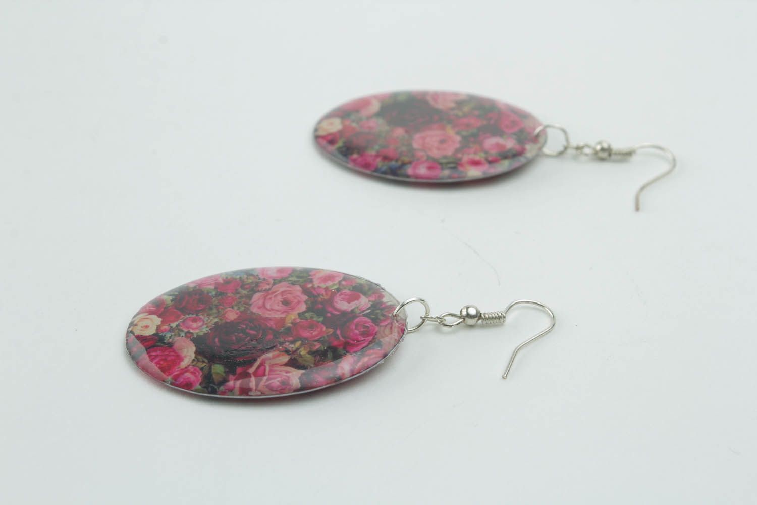 Long dangle earrings with roses photo 3