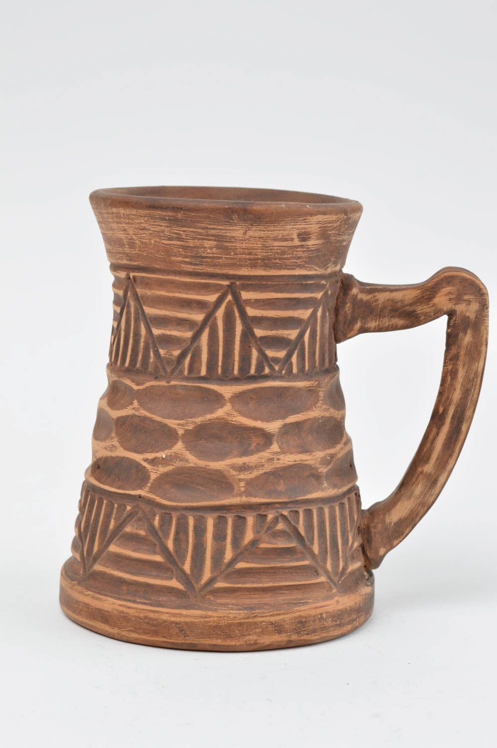 Tasse en céramique brune aux motifs géométriques en relief faite main  photo 2