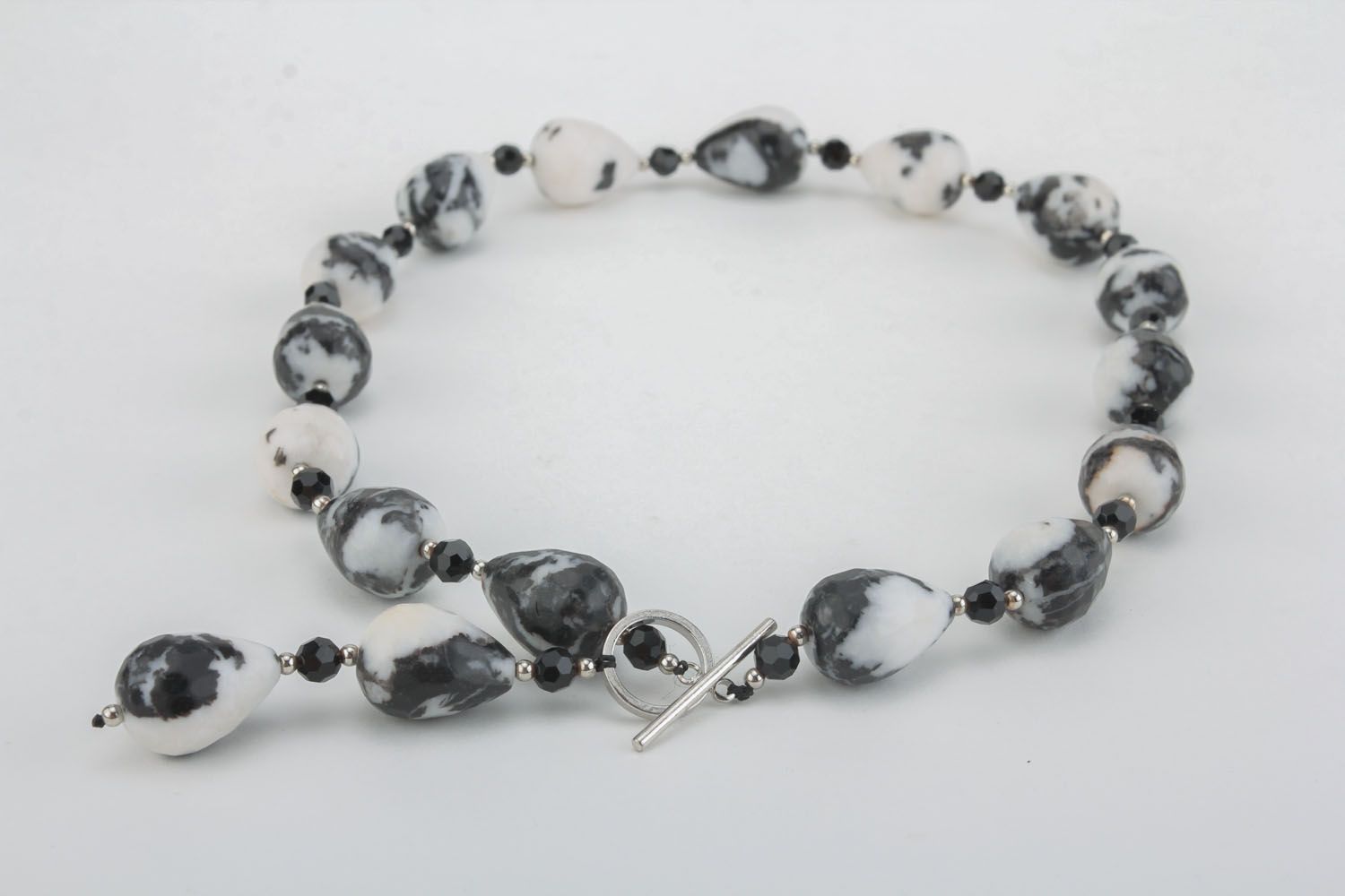 Bead neckace with natural stones photo 2