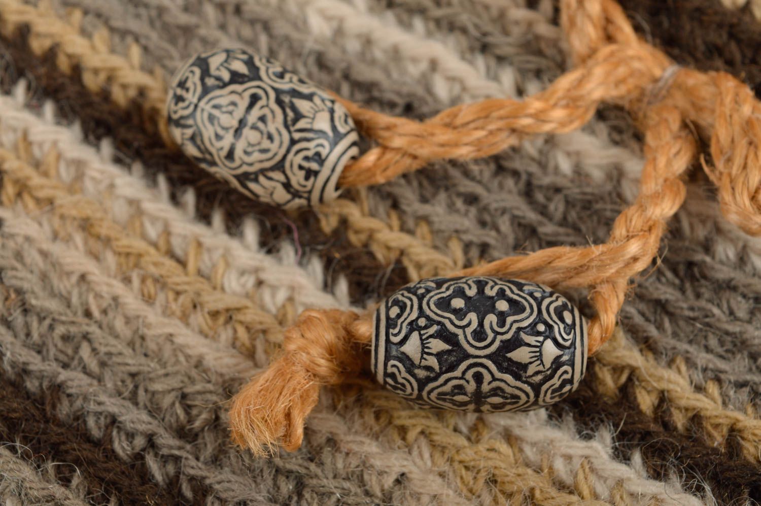 Sac à main tricoté fait main en laine au crochet marron rayé Accessoire femme photo 3