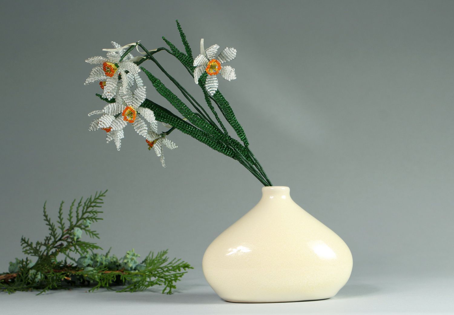 Декоративные цветы из бисера Нарциссы фото 5