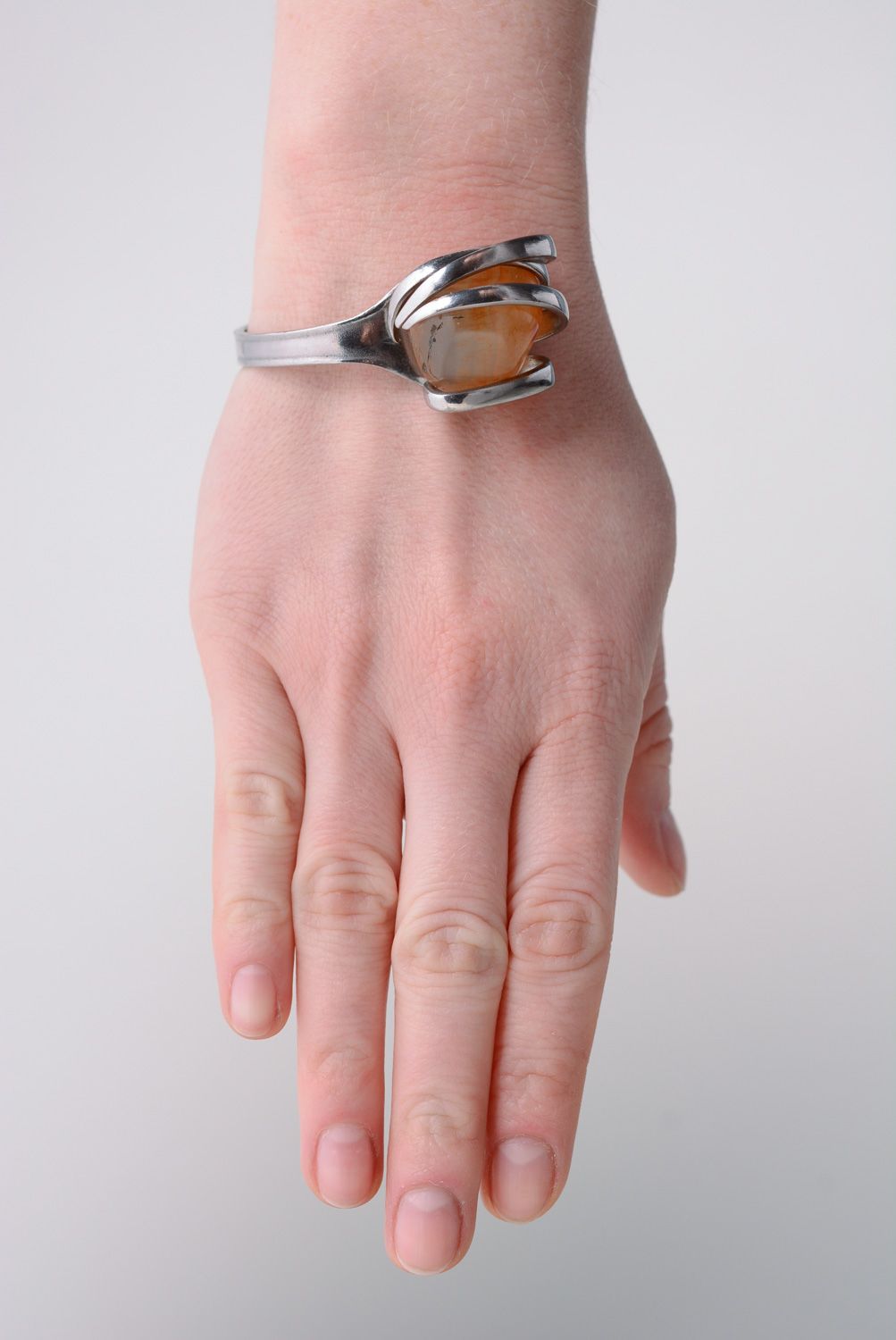 Bracelet en inox large fait main à partir de fourchette et pierre naturelle  photo 3