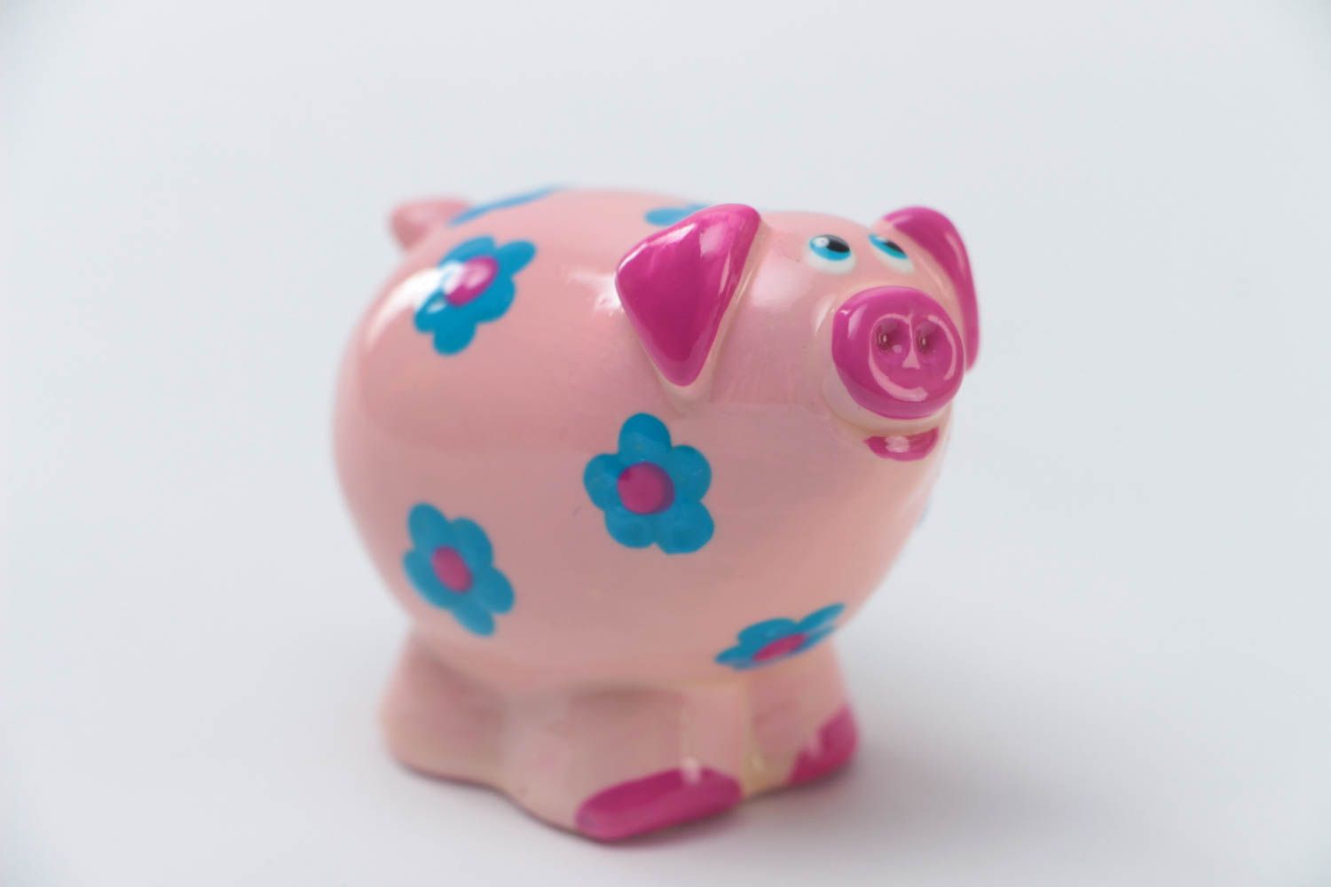 Petite figurine en plâtre peinte rose faite main en forme d'un joli cochon photo 3