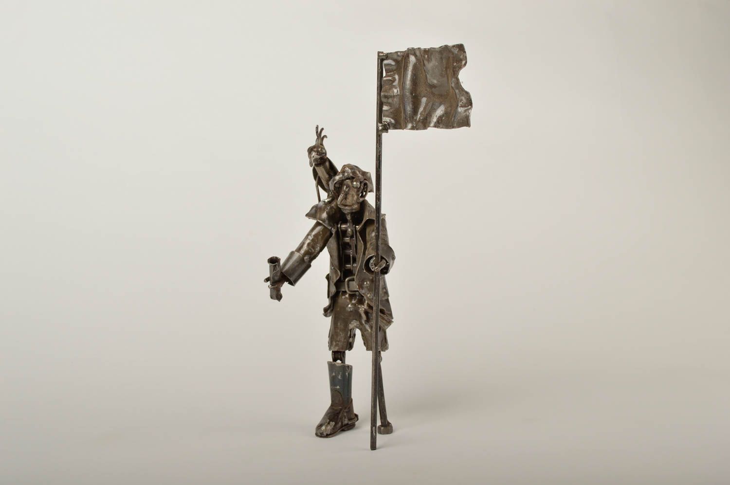 Handmade Dekoration für Tisch Kleine Figur Dekofigur aus Metall Deko Figur Pirat  foto 4
