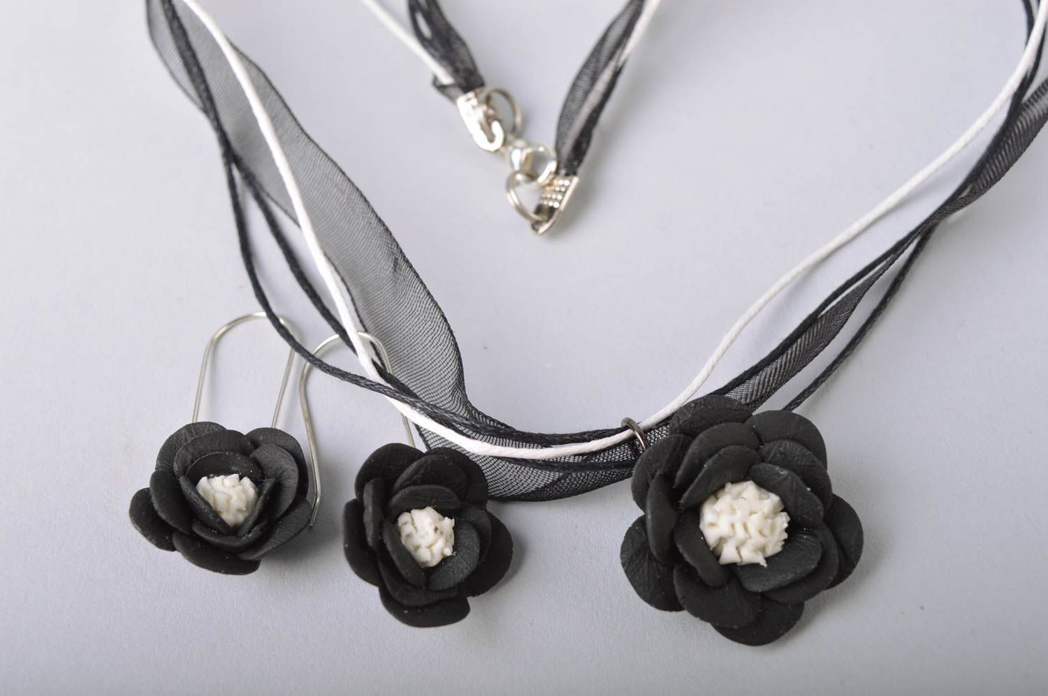 Handmade cold porcelain jewelry set earrings and necklace with black flowers photo 3